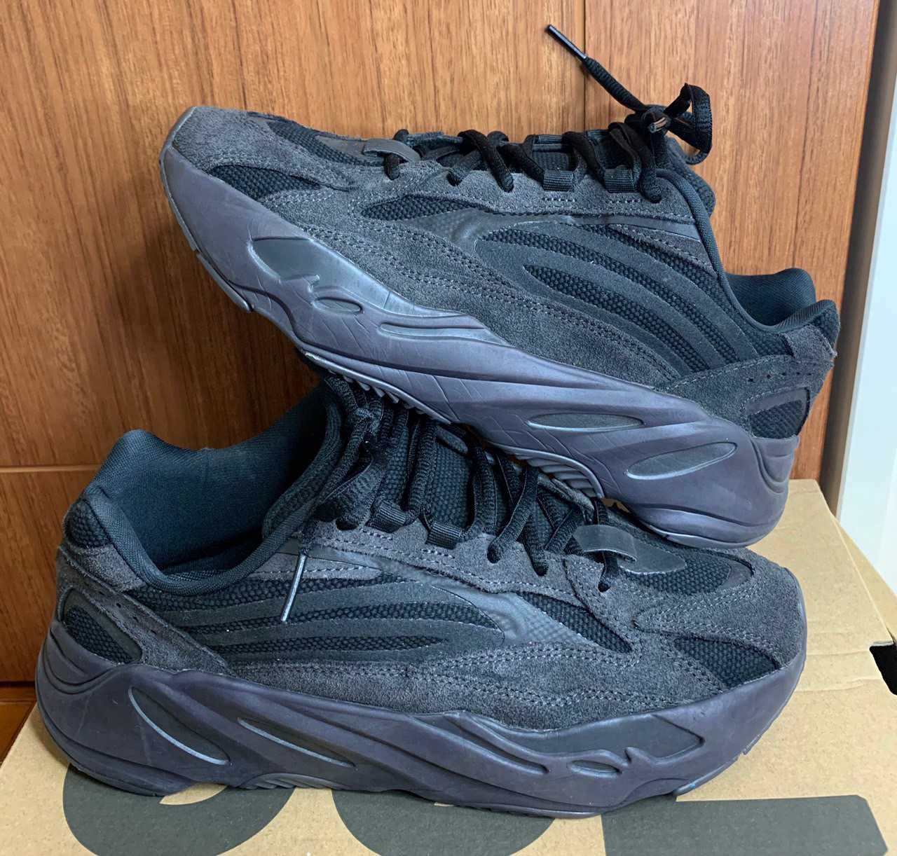 adidas YEEZY BOOST 700 V2 "Vanta"