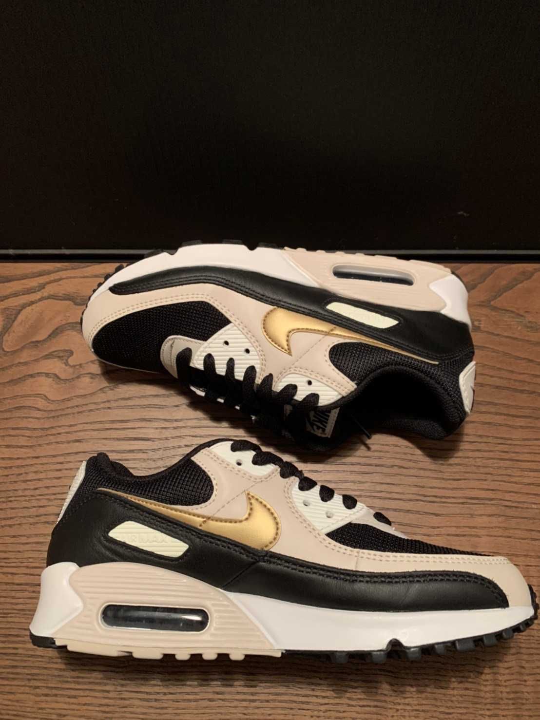 NIKE Women's AIR MAX 90 "BLACK/SUMMIT WHITE/METALLIC GOLD"