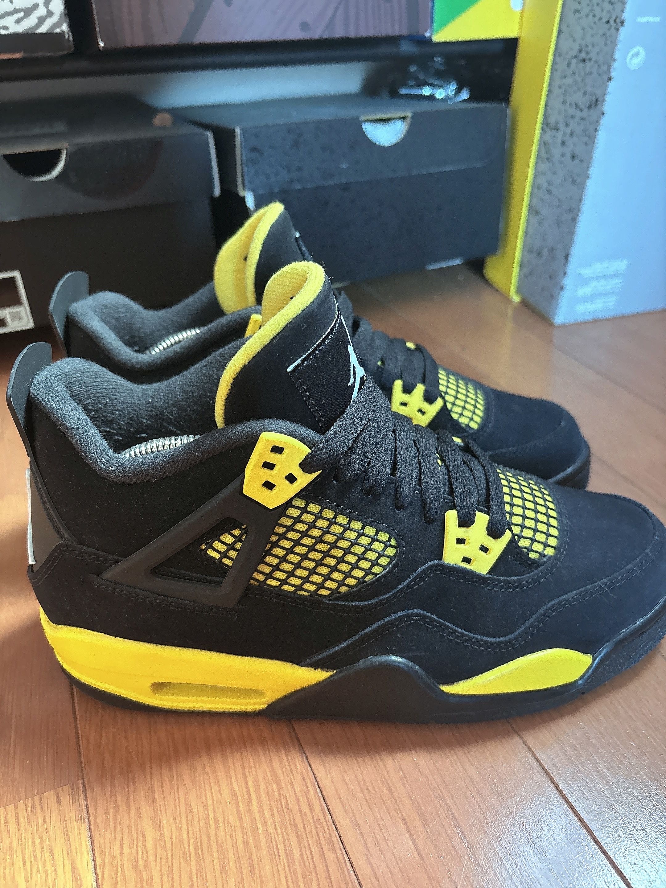 Nike GS Air Jordan 4 Retro "Thunder"(2023)