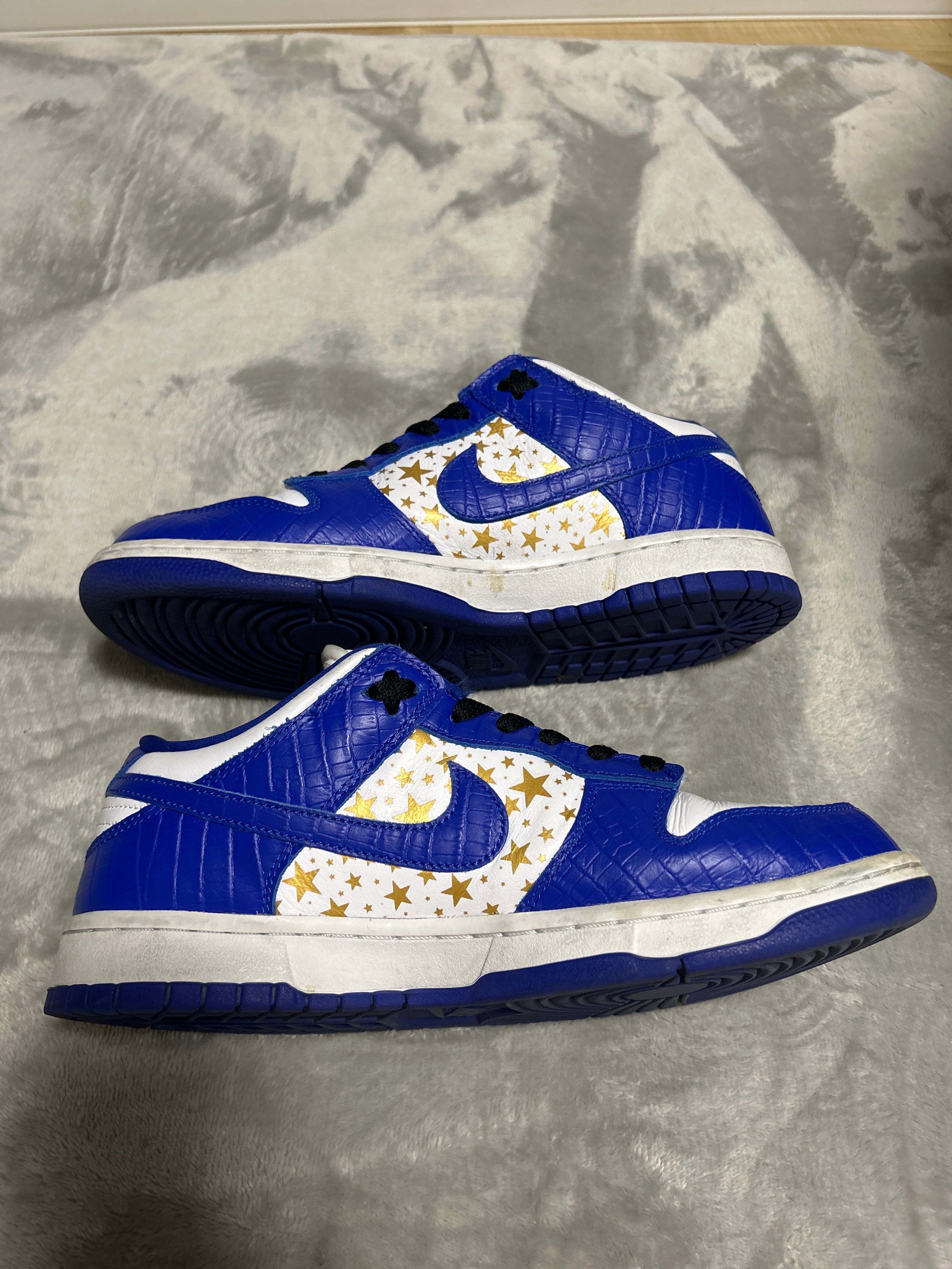 Supreme × Nike SB Dunk Low OG QS Gold Stars "White/Hyper Blue"