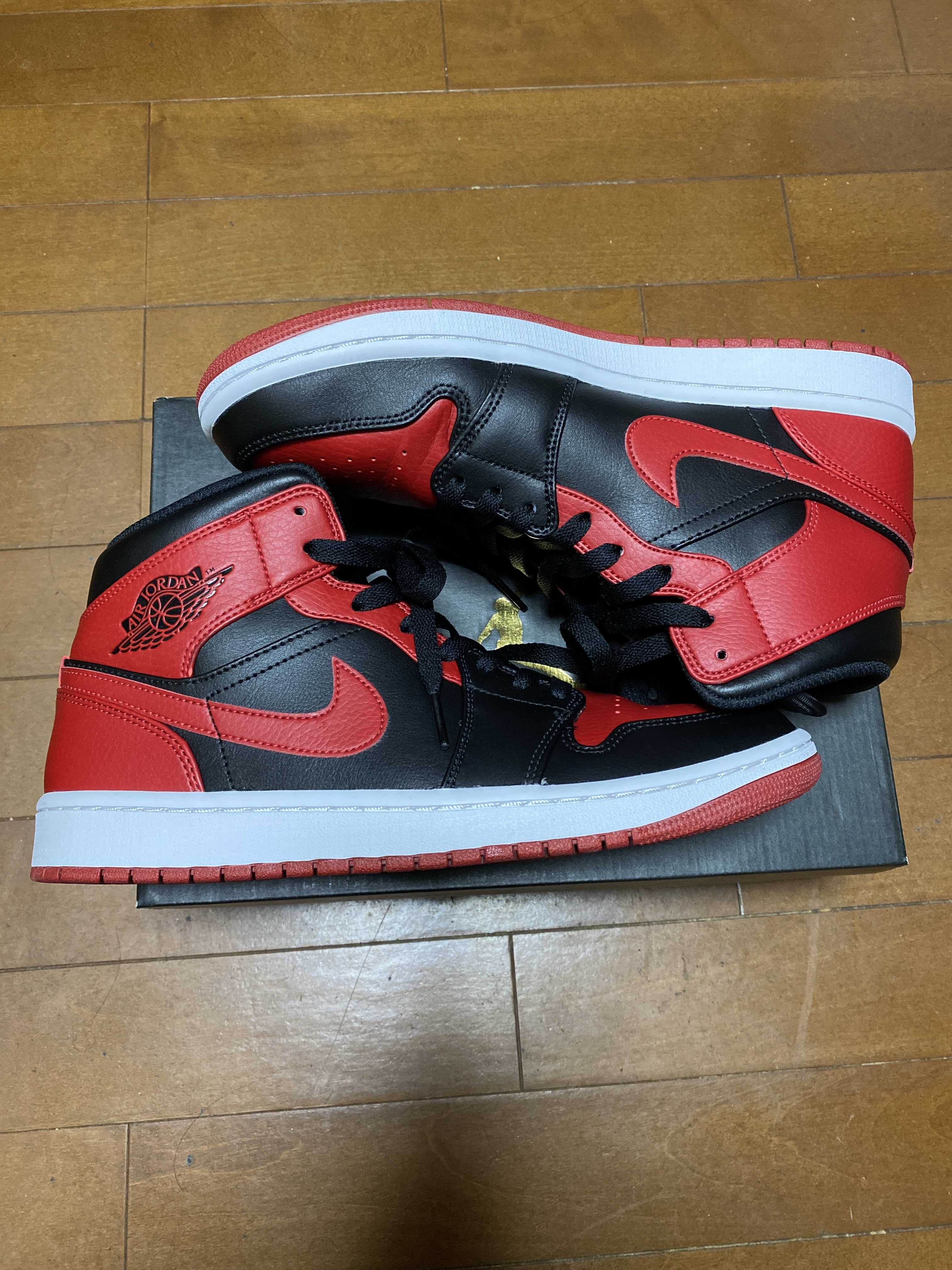 Nike Air Jordan 1 Mid "Bred"
