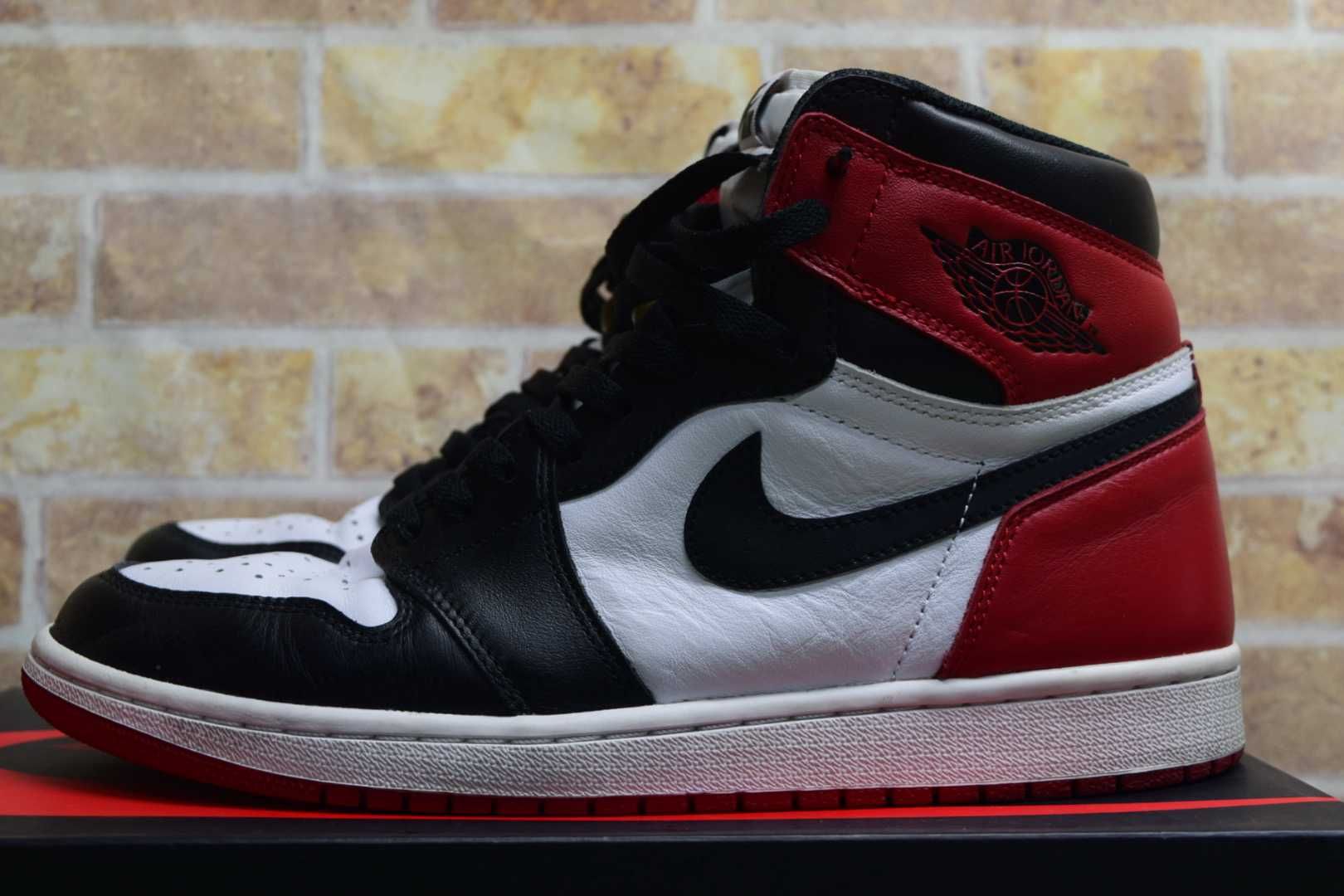 Nike Air Jordan 1 Retro High OG "Black Toe"(2016)