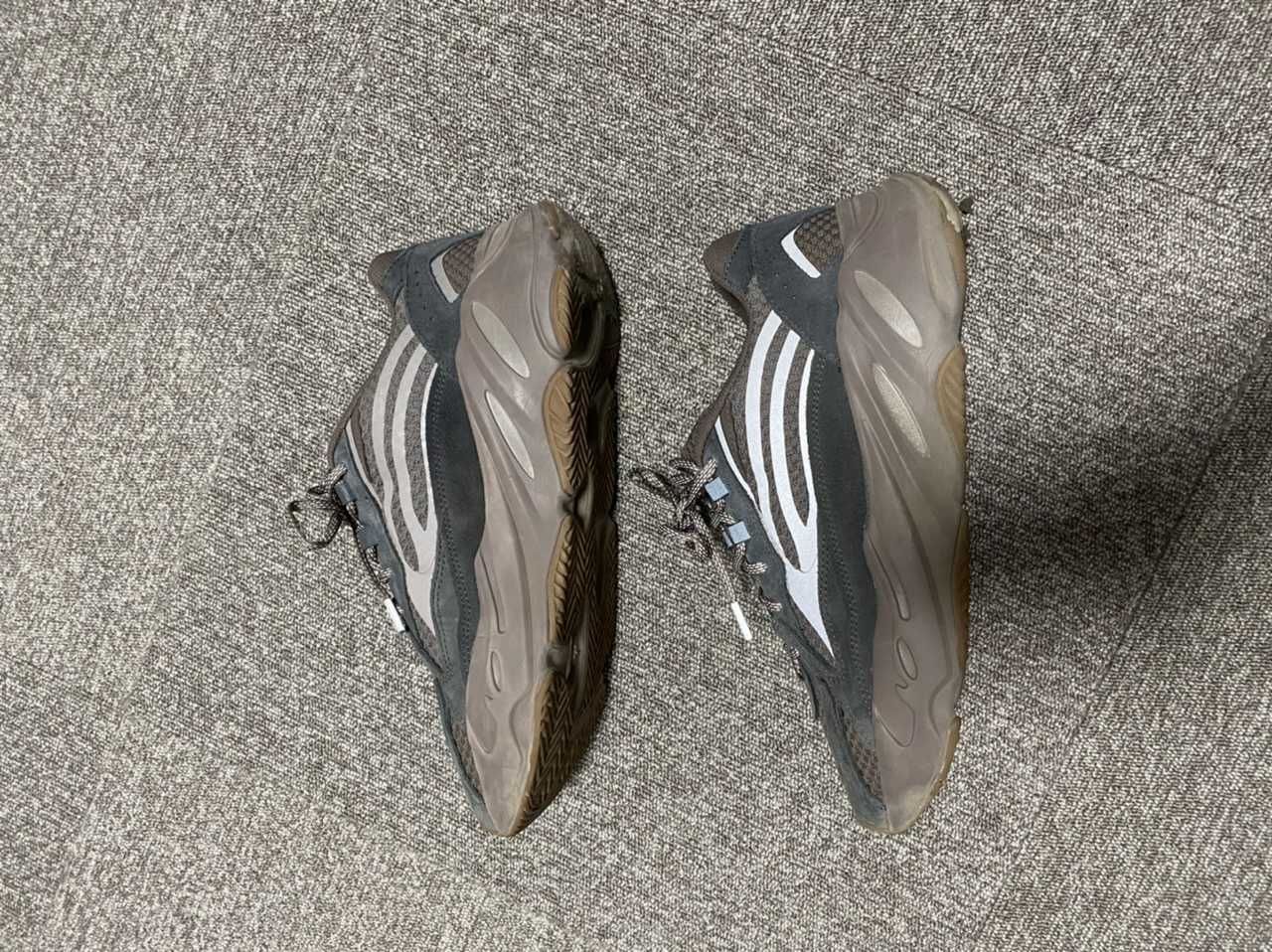 adidas YEEZY Boost 700V2 "Mauve"