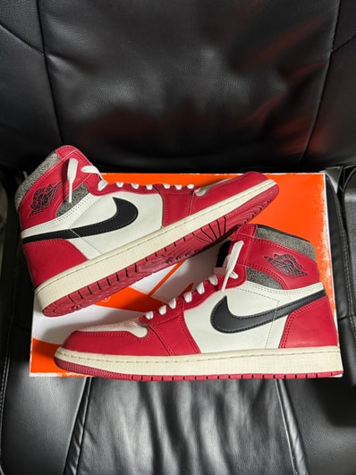 Nike Air Jordan 1 High OG "Lost & Found/Chicago"