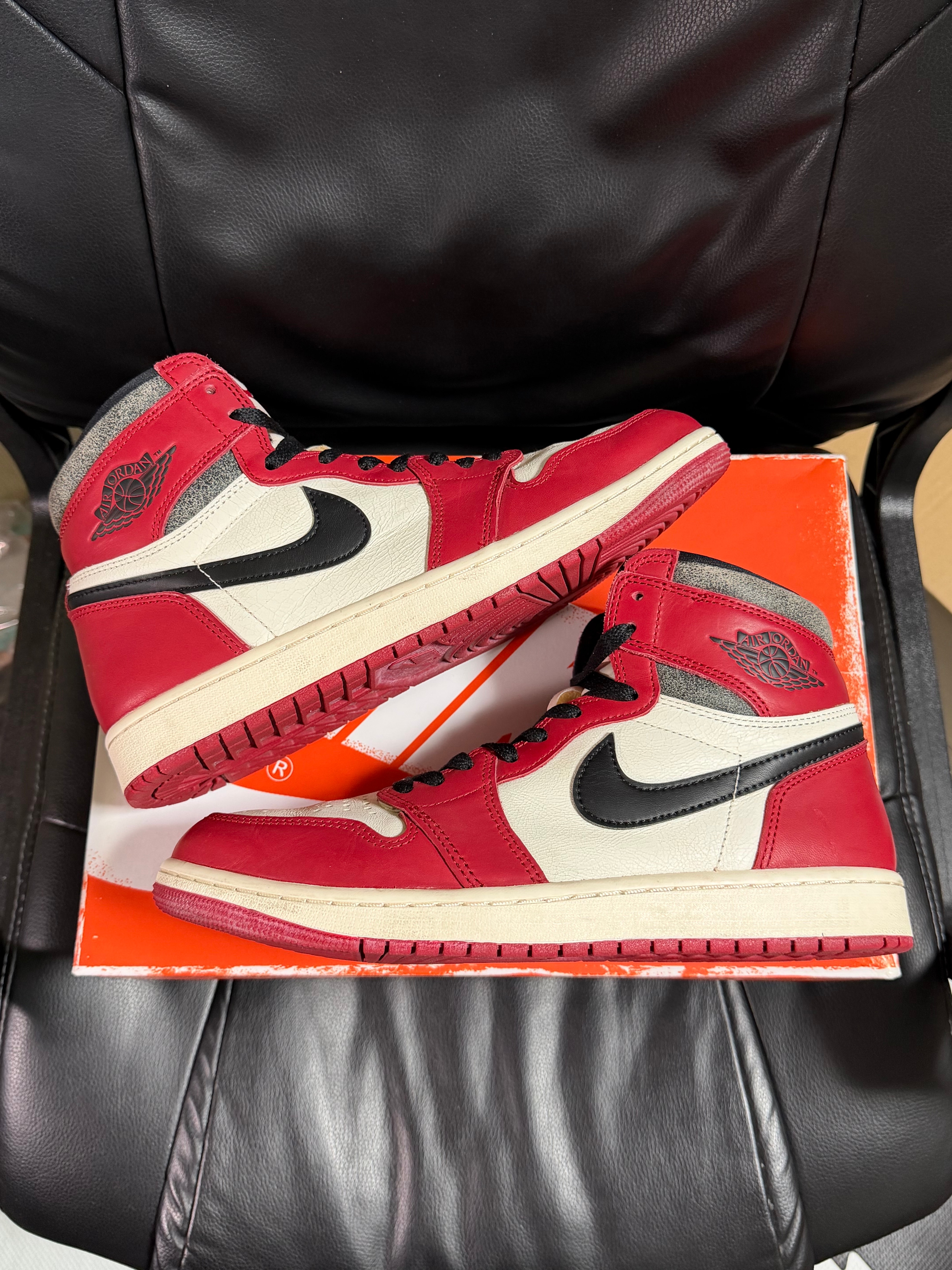 Nike Air Jordan 1 High OG "Lost & Found/Chicago"