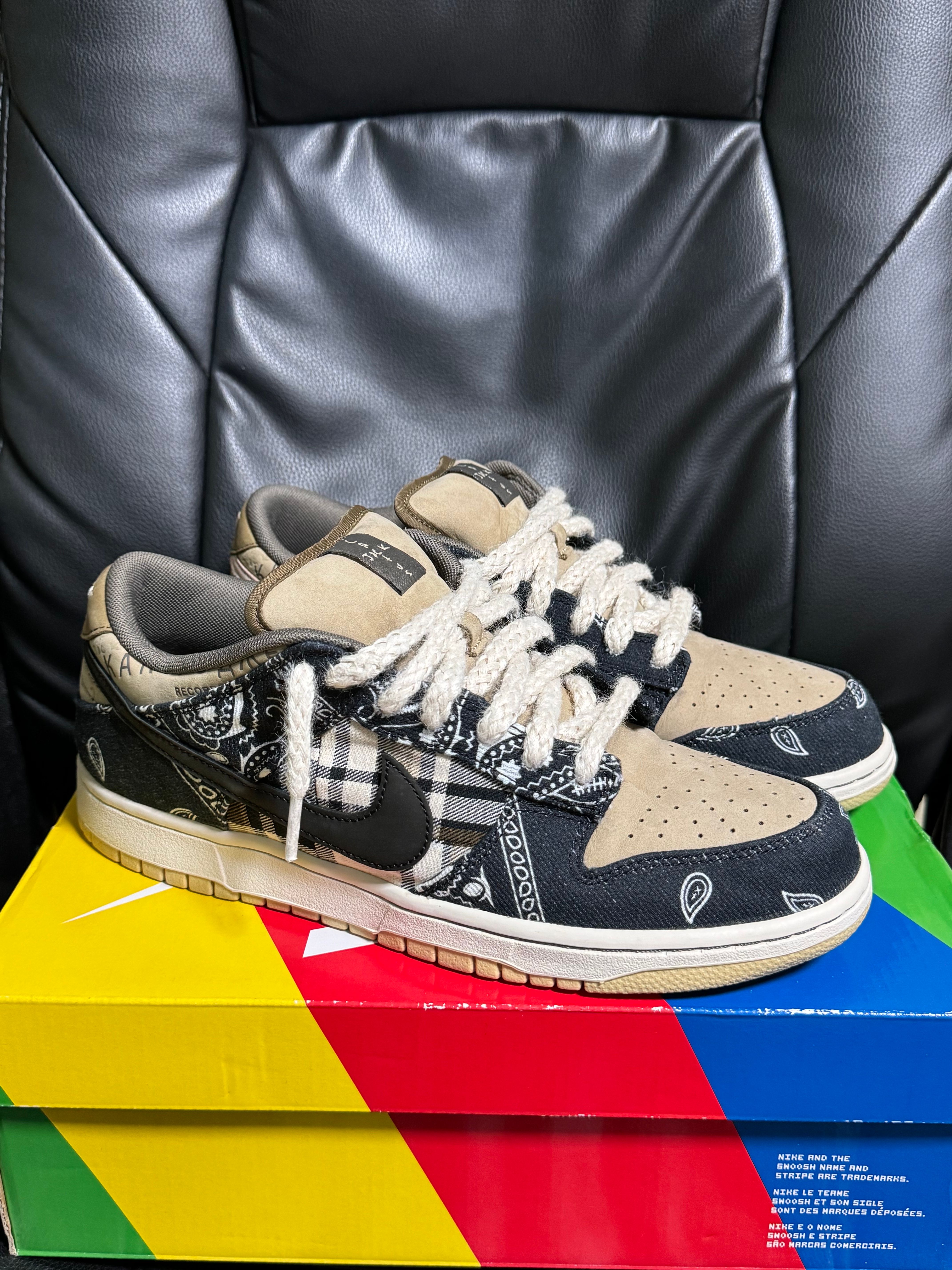 Travis Scott × Nike SB Dunk Low "Black/Parachute Beige"