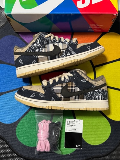 Travis Scott × Nike SB Dunk Low "Black/Parachute Beige"
