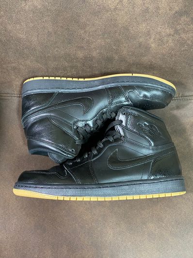 Nike Air Jordan 1 RETRO High "Black Gum"