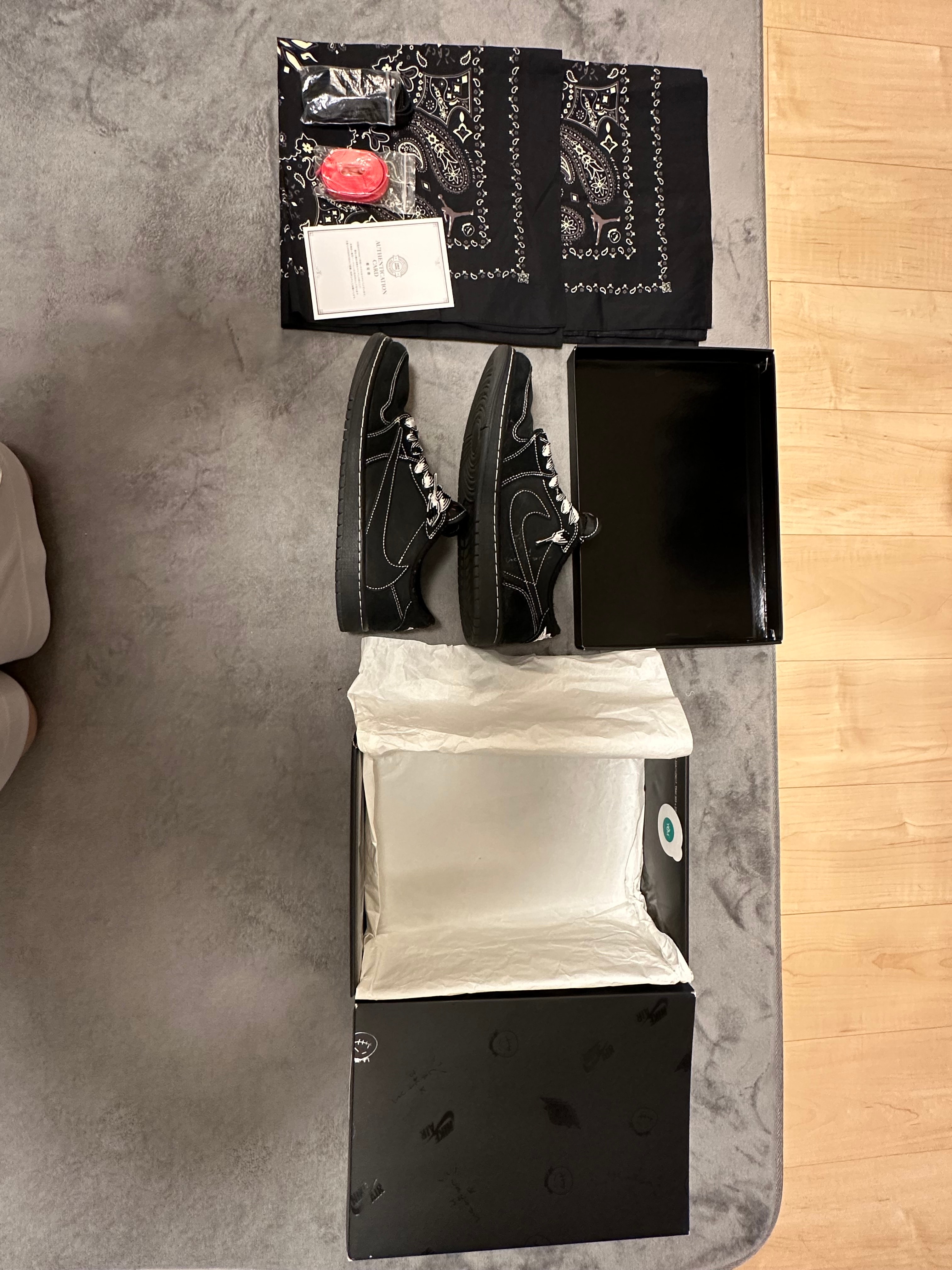 トラヴィススコット × ナイキ エアジョーダン1 ロー OG SP "ブラック ファントム"