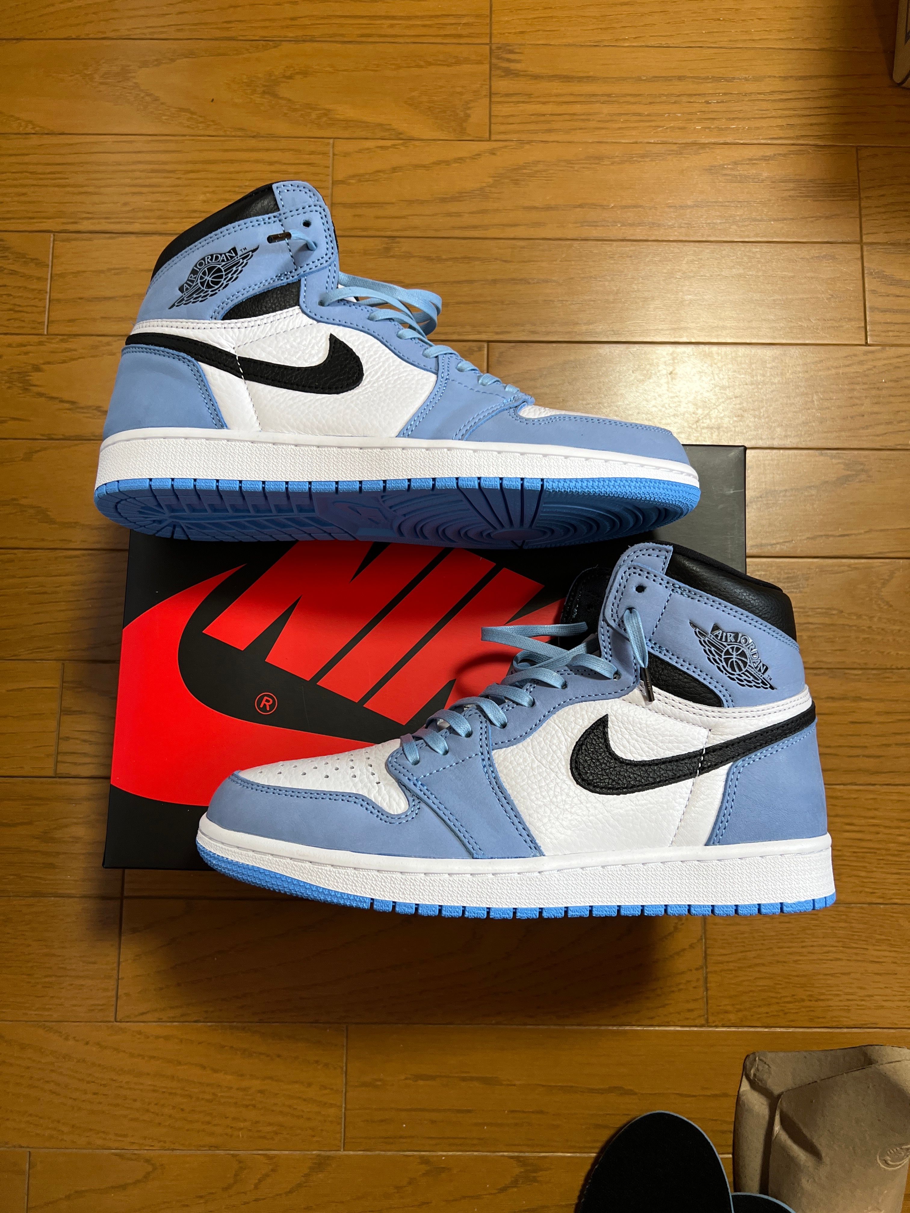 Nike Air Jordan 1 High OG "University Blue"