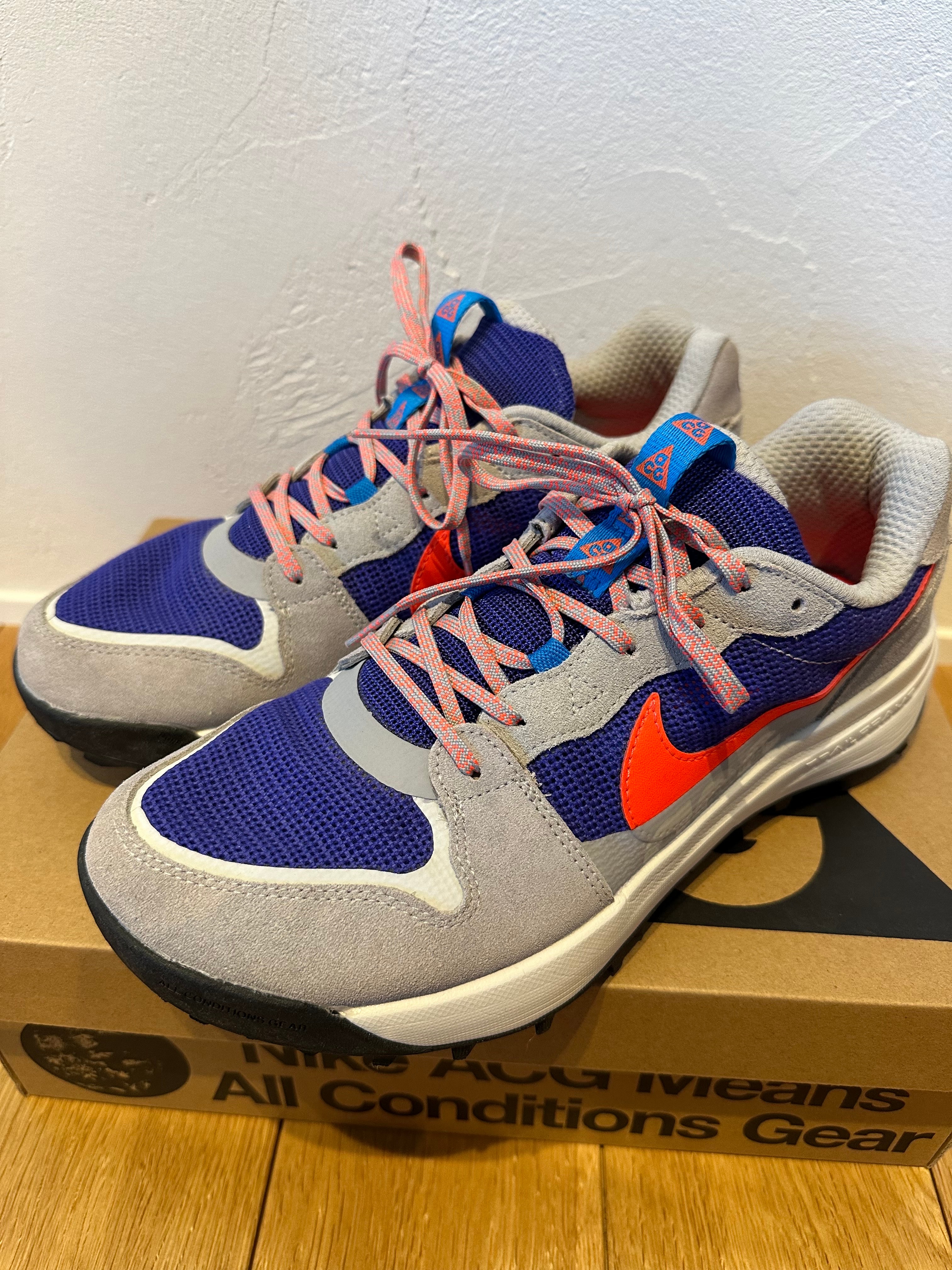 Nike ACG Lowcate "Wolf Grey/Bright Crimson"