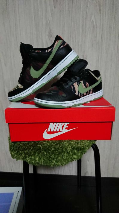 NIKE DUNK LOW SE "BLACK MULTI CAMO"