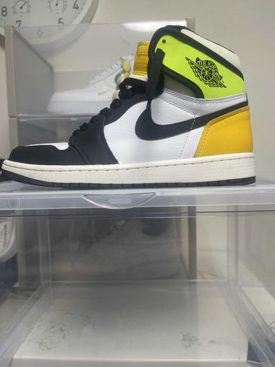 Nike Air Jordan 1 High OG "Volt Gold"