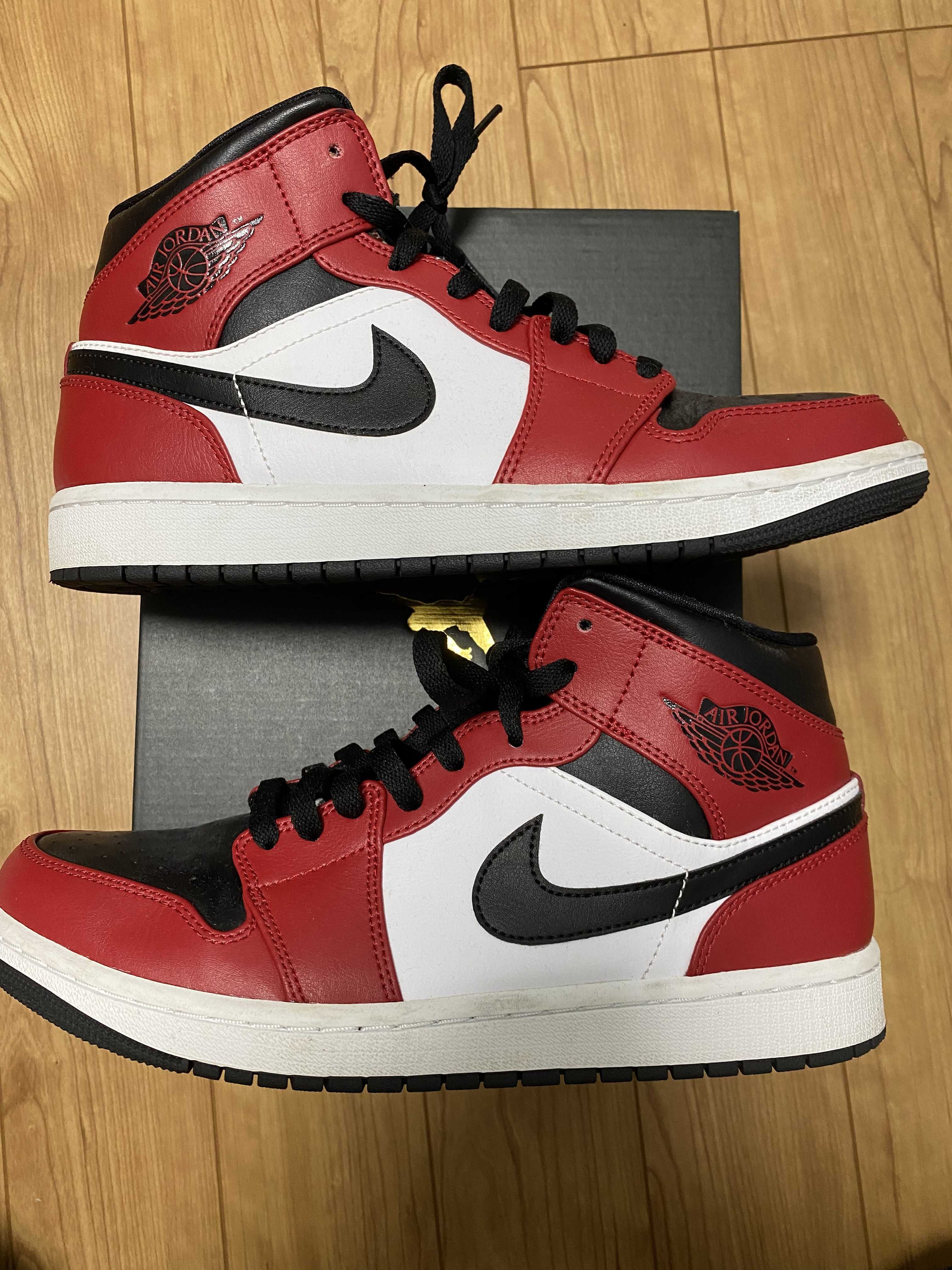 Nike Air Jordan 1 Mid "Chicago Black Toe"