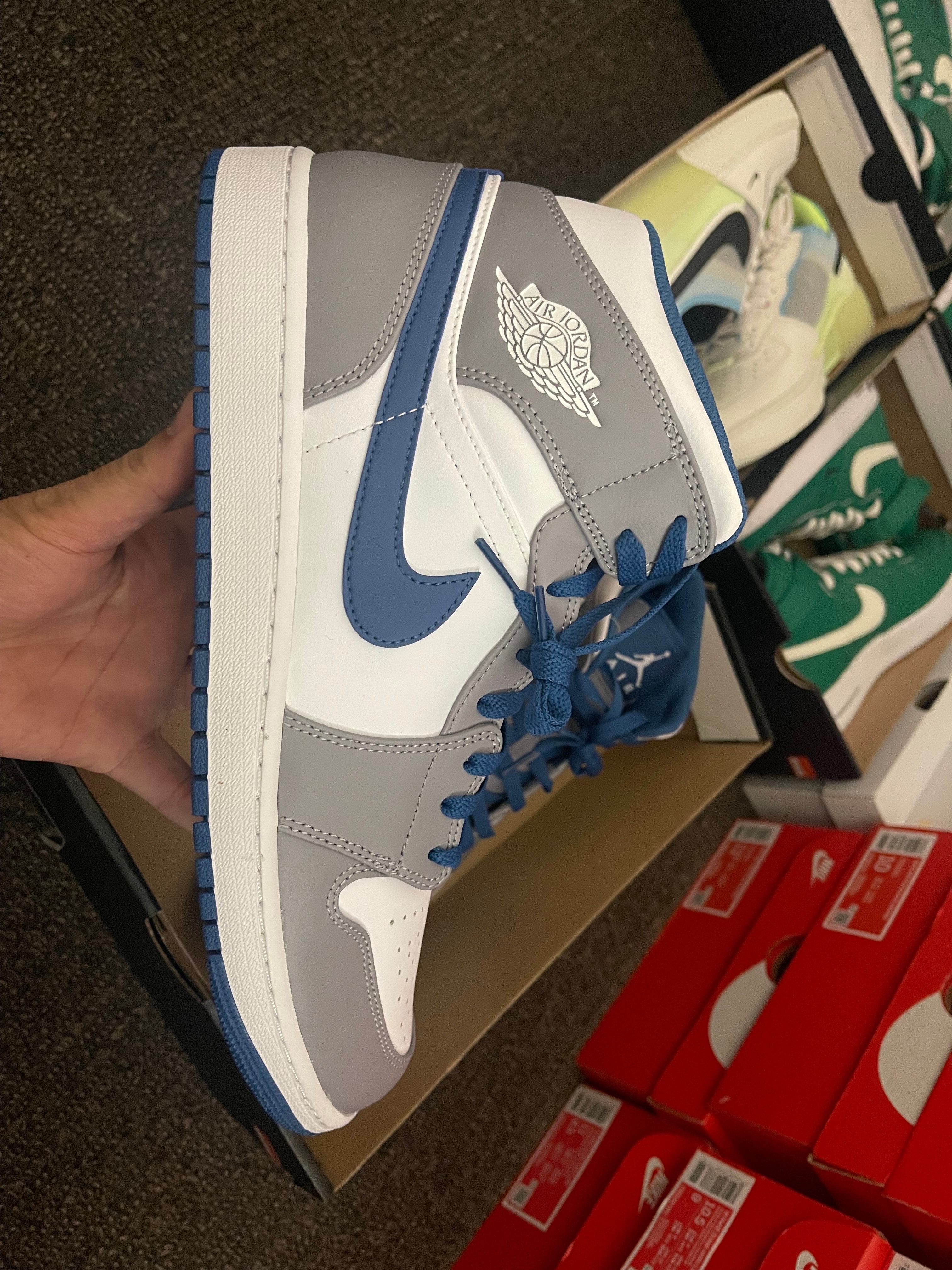 Nike Air Jordan 1 Mid "True Blue"