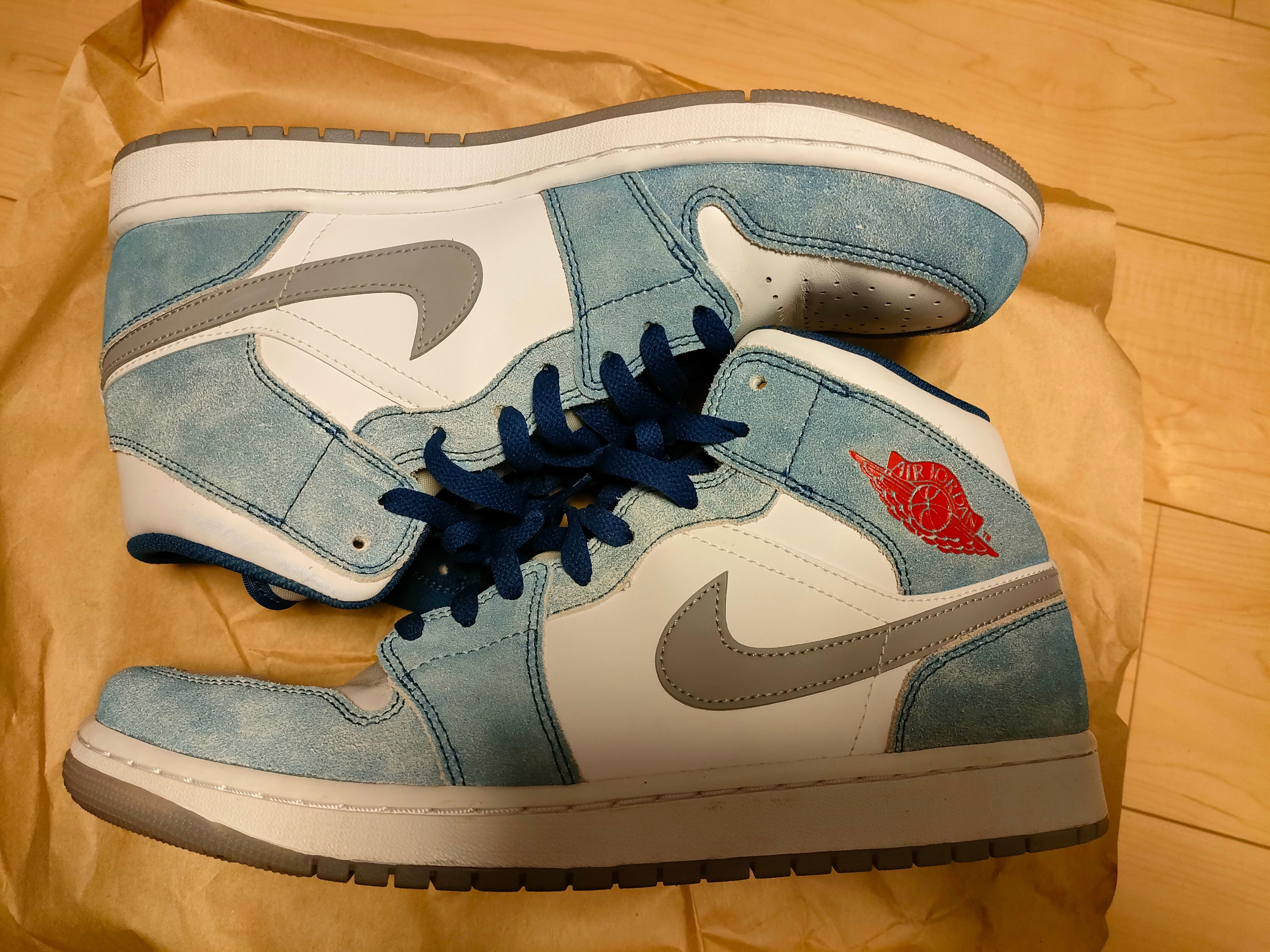 Nike Air Jordan 1 Mid SE "White/Hyper Royal/Red"