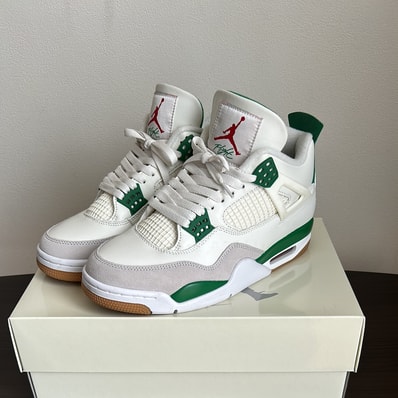 Nike SB × Air Jordan 4 Retro SP "Pine Green"