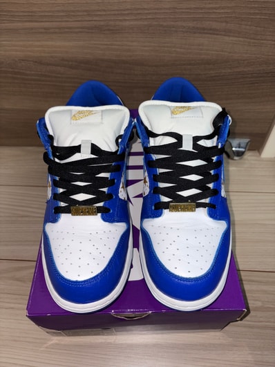 Supreme × Nike SB Dunk Low OG QS Gold Stars "White/Hyper Blue"