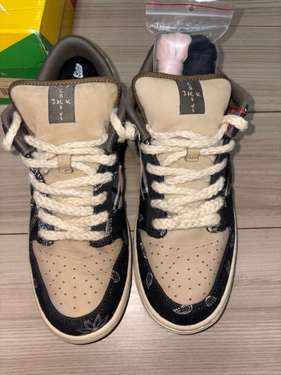 Travis Scott × Nike SB Dunk Low "Black/Parachute Beige"