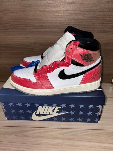 Trophy Room × Nike Air Jordan 1 Retro High "Chicago" (Friends and Family) (Blue Laces)