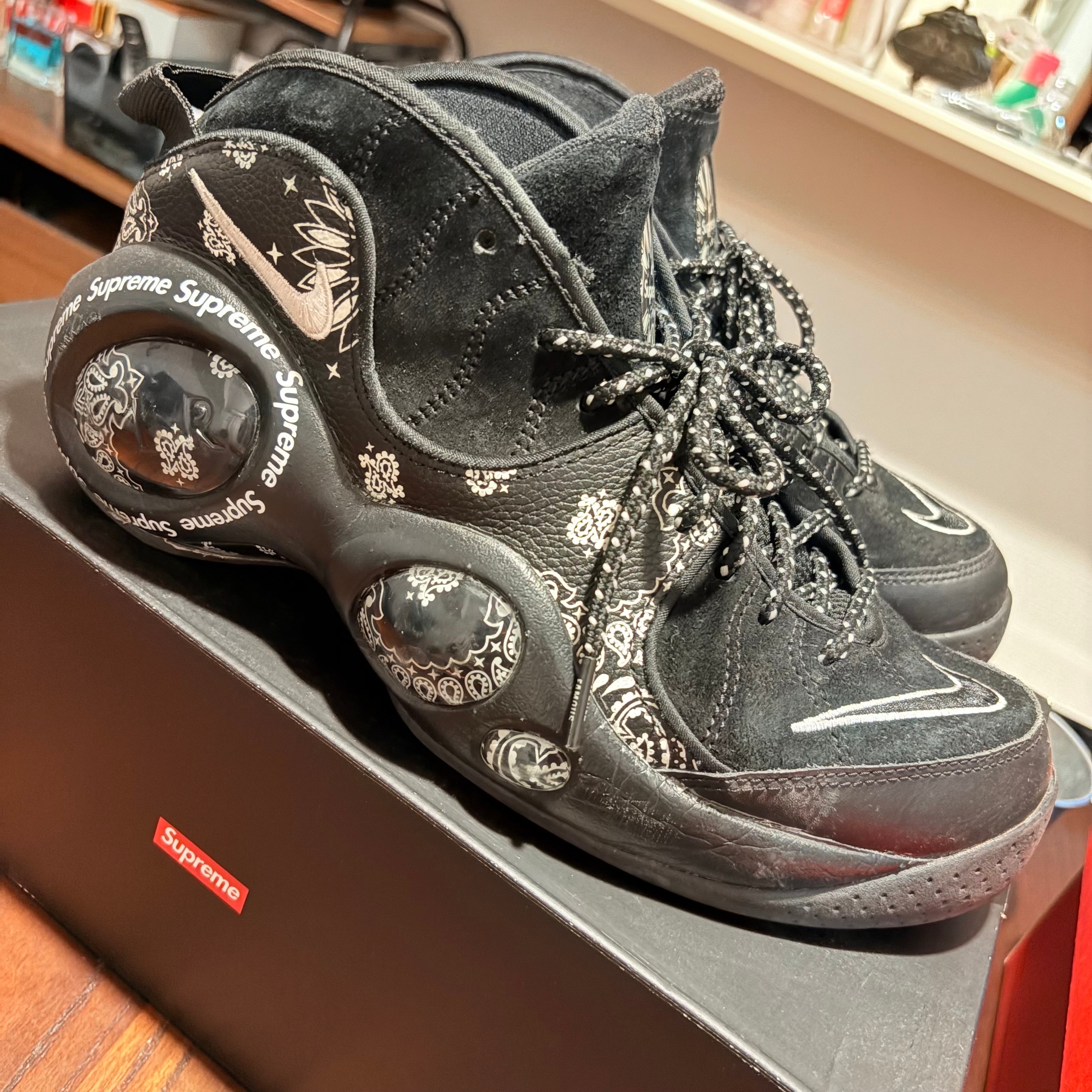 シュプリーム × ナイキ エアズームフライト95 SP "ブラック/ホワイト"