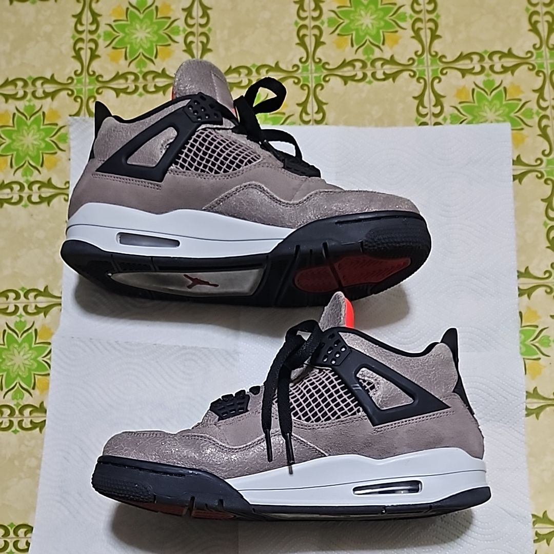 Nike Air Jordan 4 "Taupe Haze"