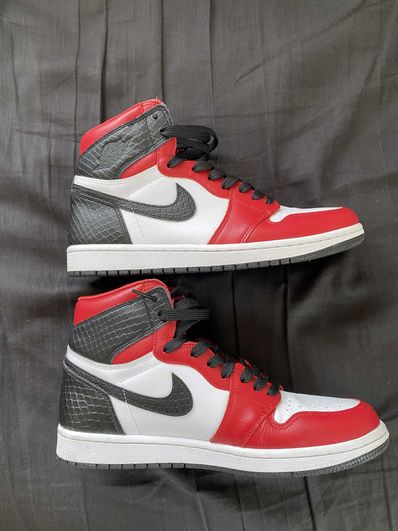 Nike Women's Air Jordan 1 High OG "Satin Red"