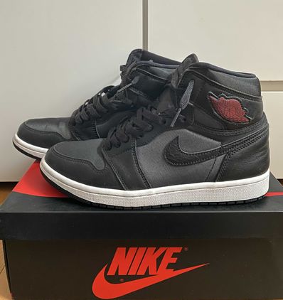 Nike Air Jordan 1 Retro High OG "Black/Metallic Silver/Gym Red"