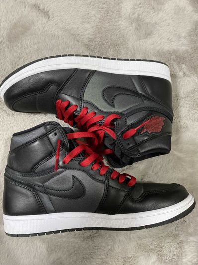 Nike Air Jordan 1 Retro High OG "Black/Metallic Silver/Gym Red"