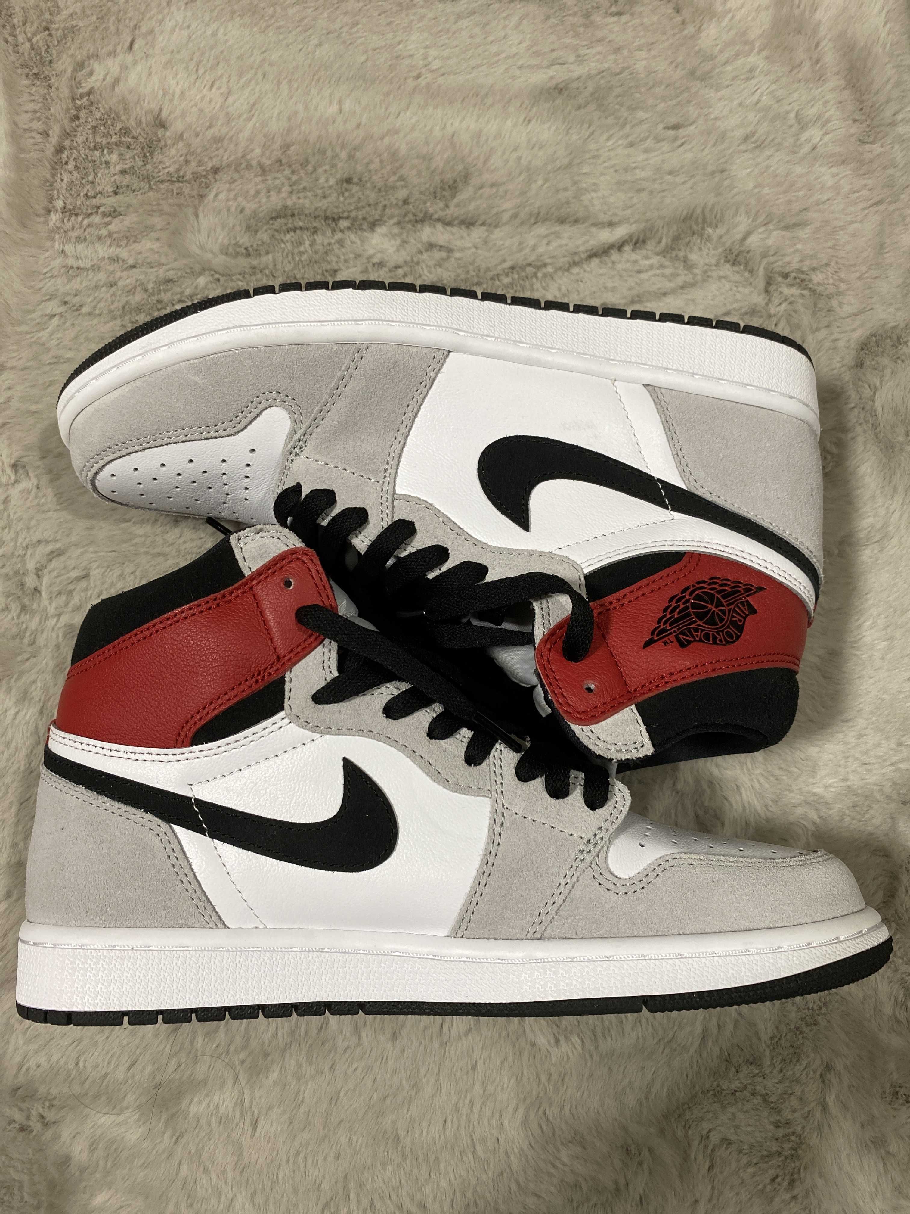 Nike Air Jordan 1 High OG "White/Black/Light Smoke Grey"