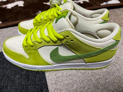 Nike SB Dunk Low "Green Apple"