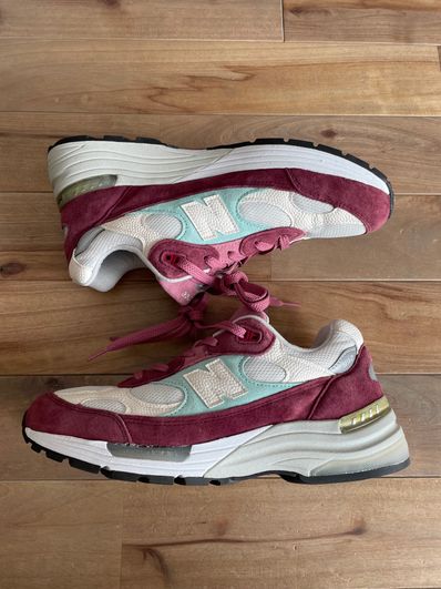 KITH × New Balance 992 Kithmas "Burgundy/White"