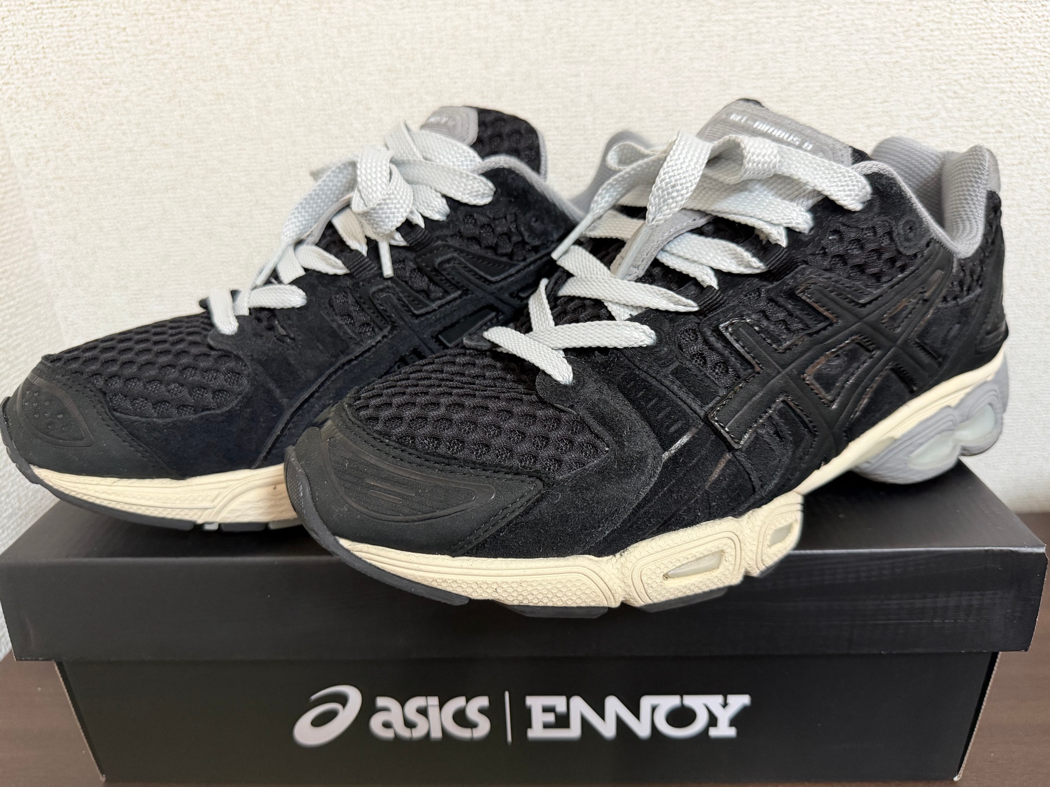 ENNOY × Asics Gel-Nimbus 9 "Black/Sheet Rock" (1201A986-002)