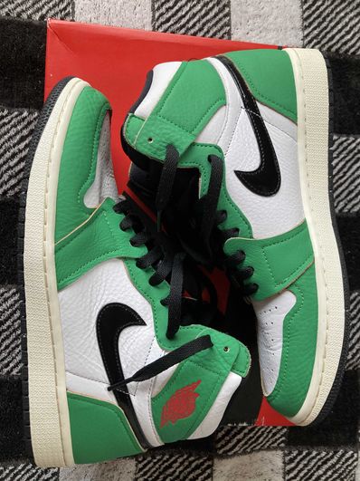 Nike Women's Air Jordan 1 High OG "Lucky Green/White-Sail-Black"