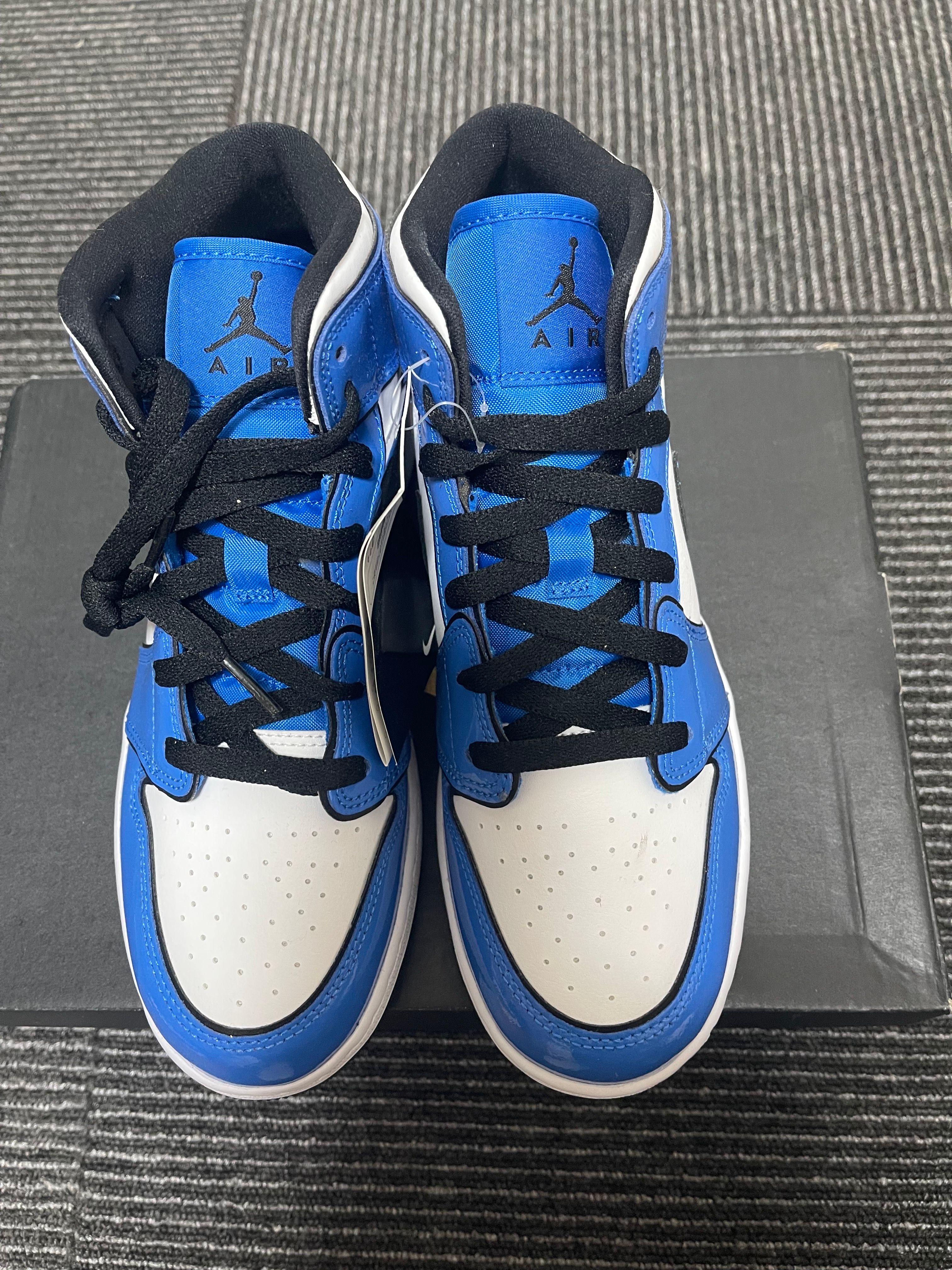 Nike GS Air Jordan 1 Mid SE "Signal Blue"