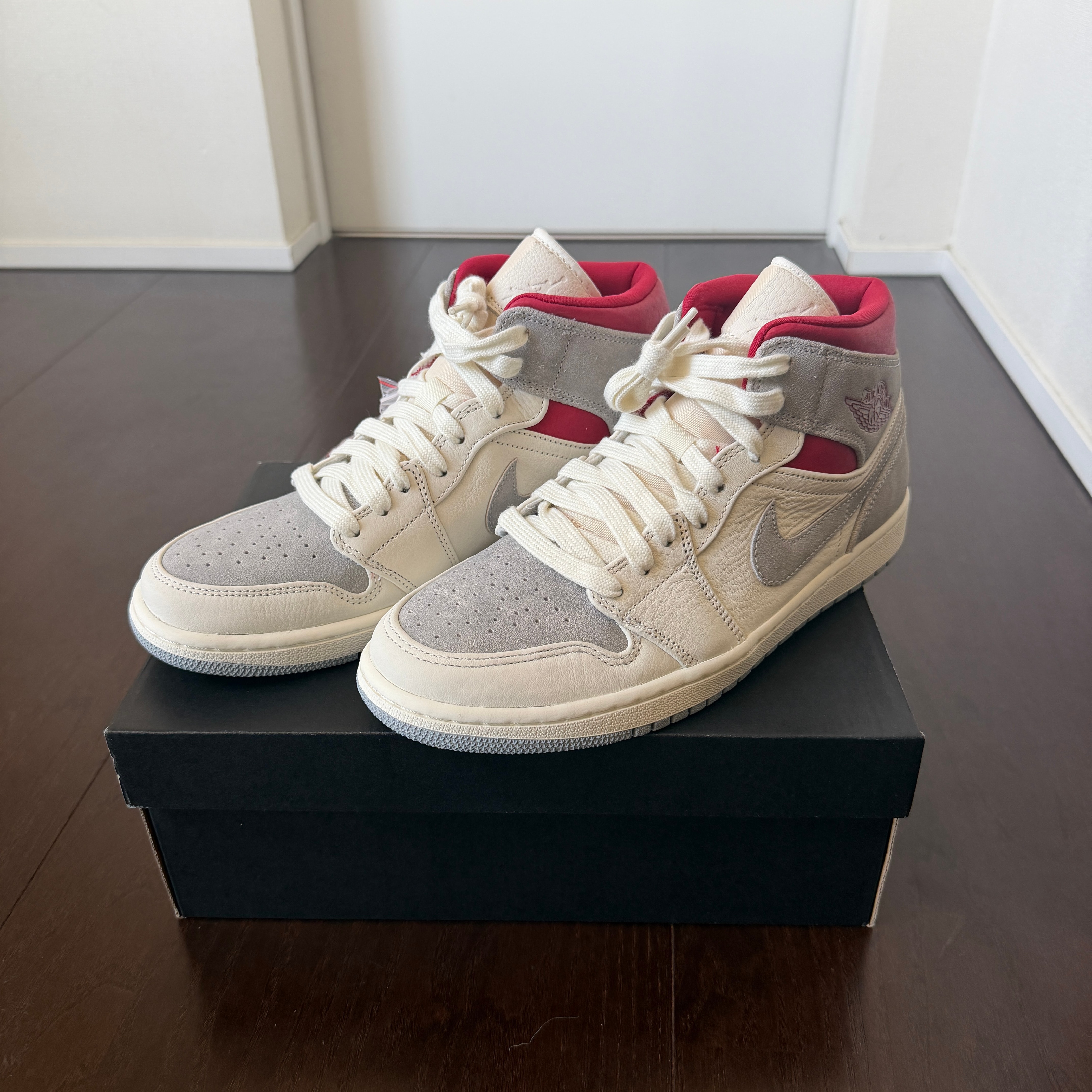 SNS×NIKE AIR JORDAN 1 MID "GREY/RED"