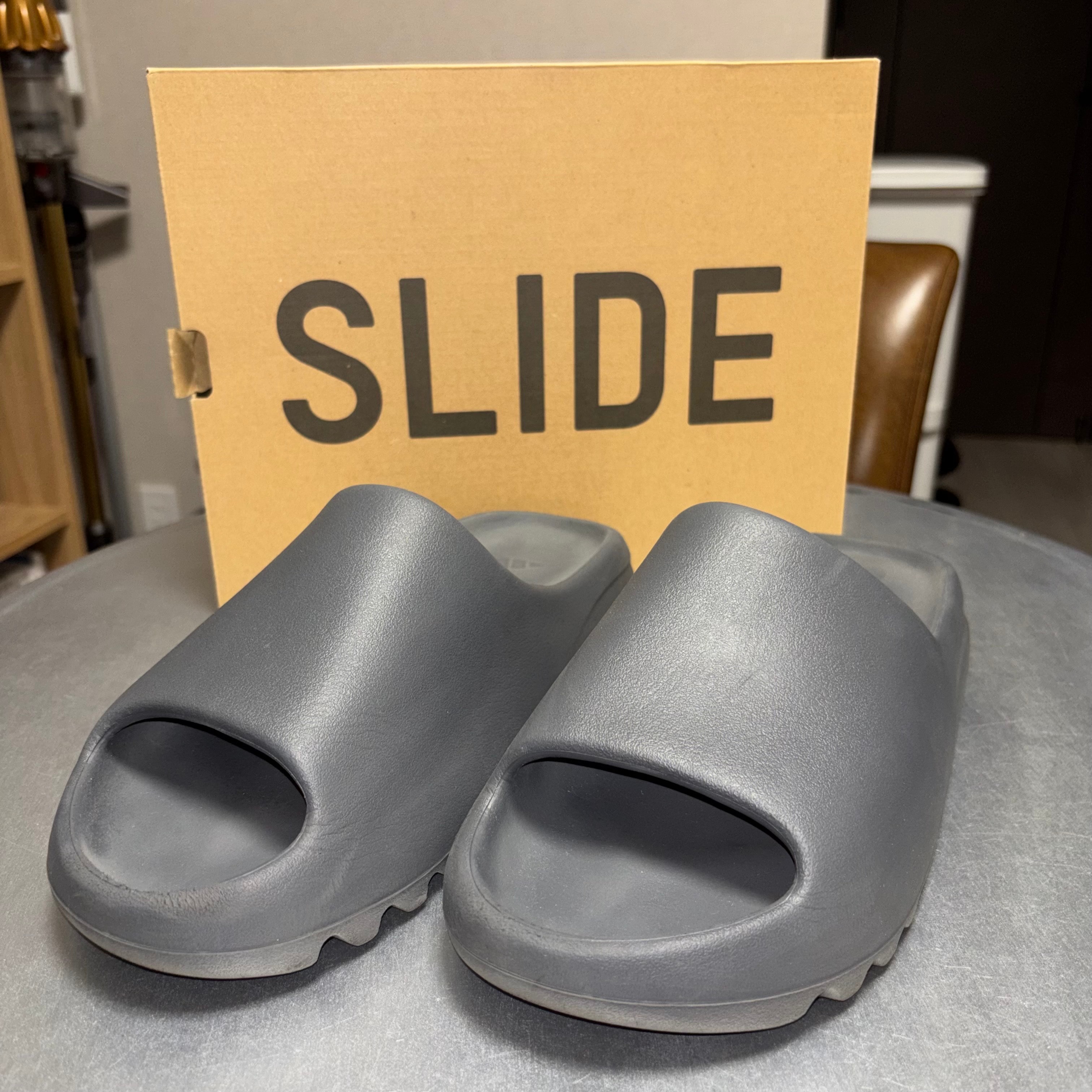 Yeezy Slide (イージー スライド) 人気の新作/中古通販