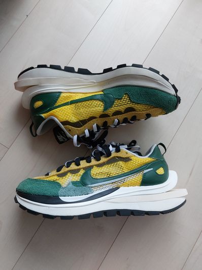 sacai × Nike Vapor Waffle "Tour Yellow/Stadium Green-Sail"