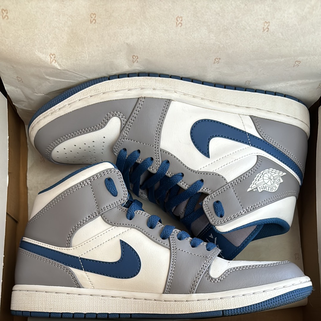 Nike Air Jordan 1 Mid "True Blue"