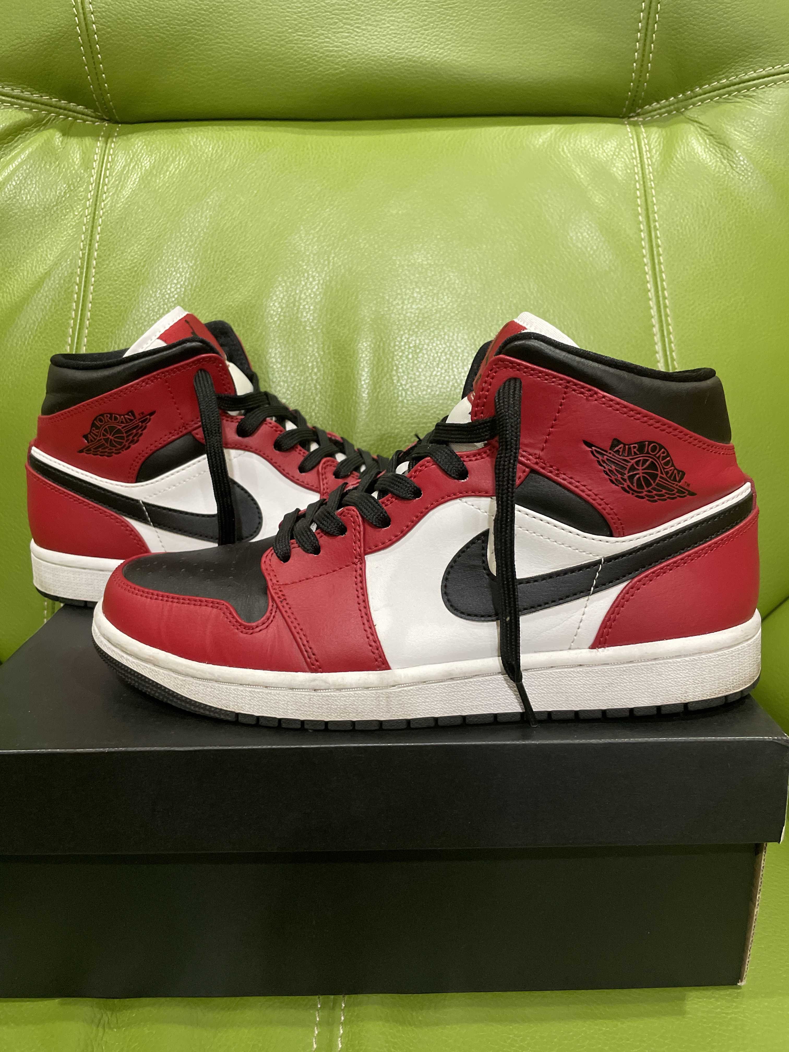Nike Air Jordan 1 Mid "Chicago Black Toe"