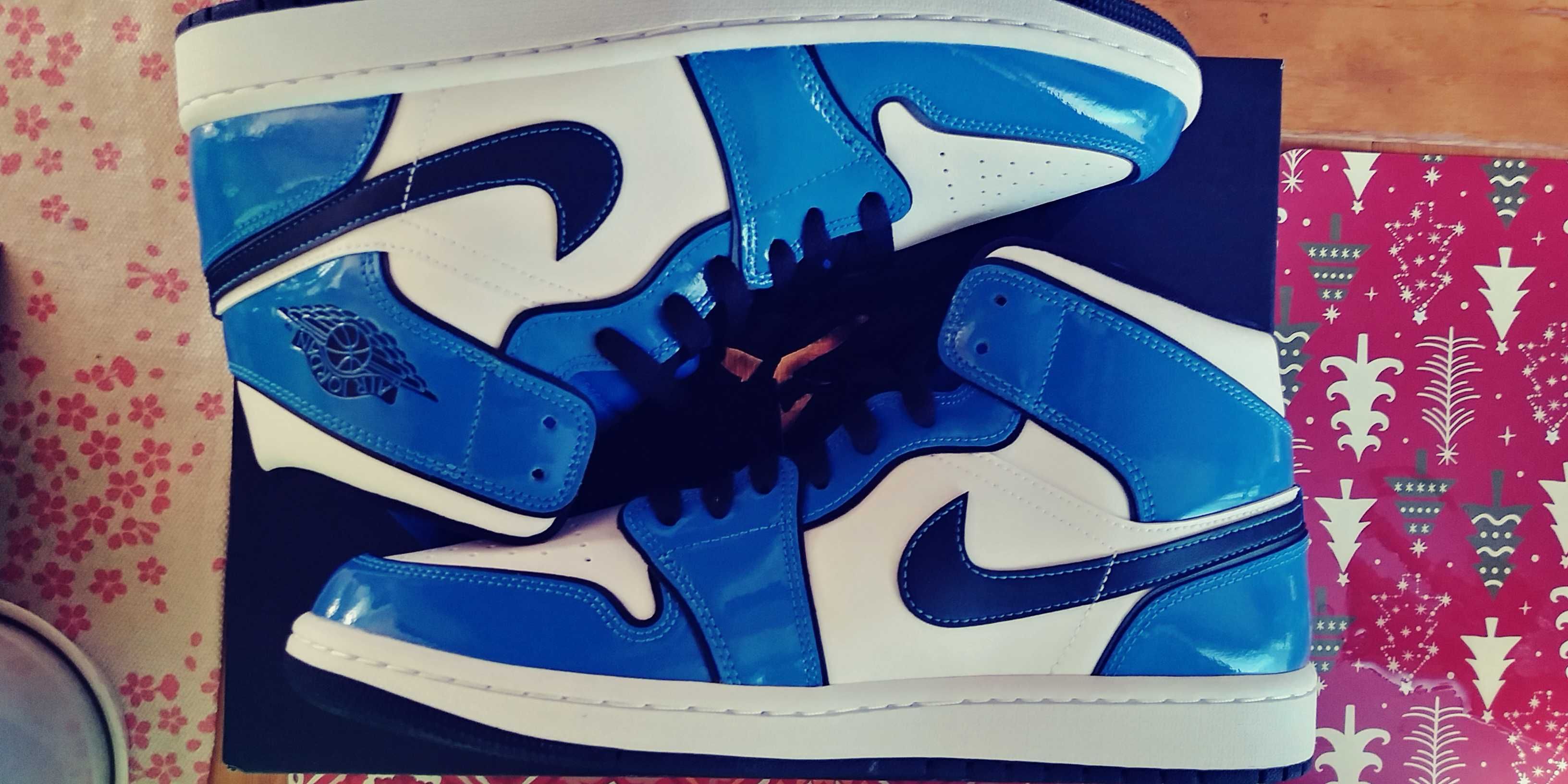 Nike Air Jordan 1 Mid SE "Signal Blue"