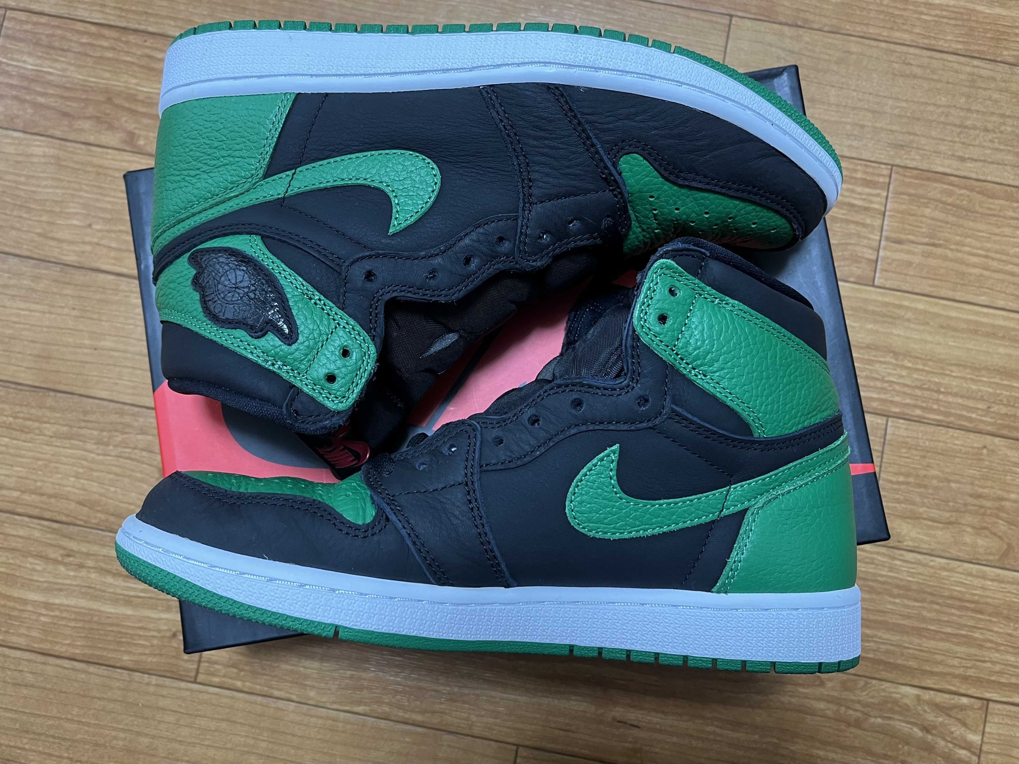 Nike Air Jordan 1 Retro High OG "Black/Pine Green" (2020)