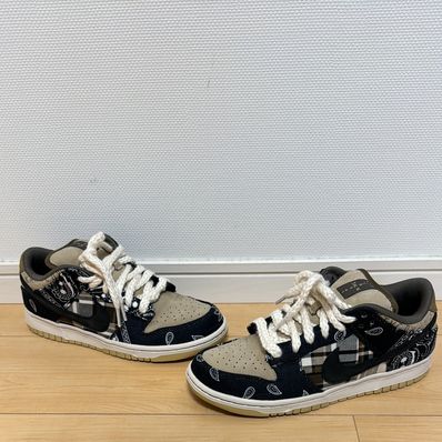 Travis Scott × Nike SB Dunk Low "Black/Parachute Beige"