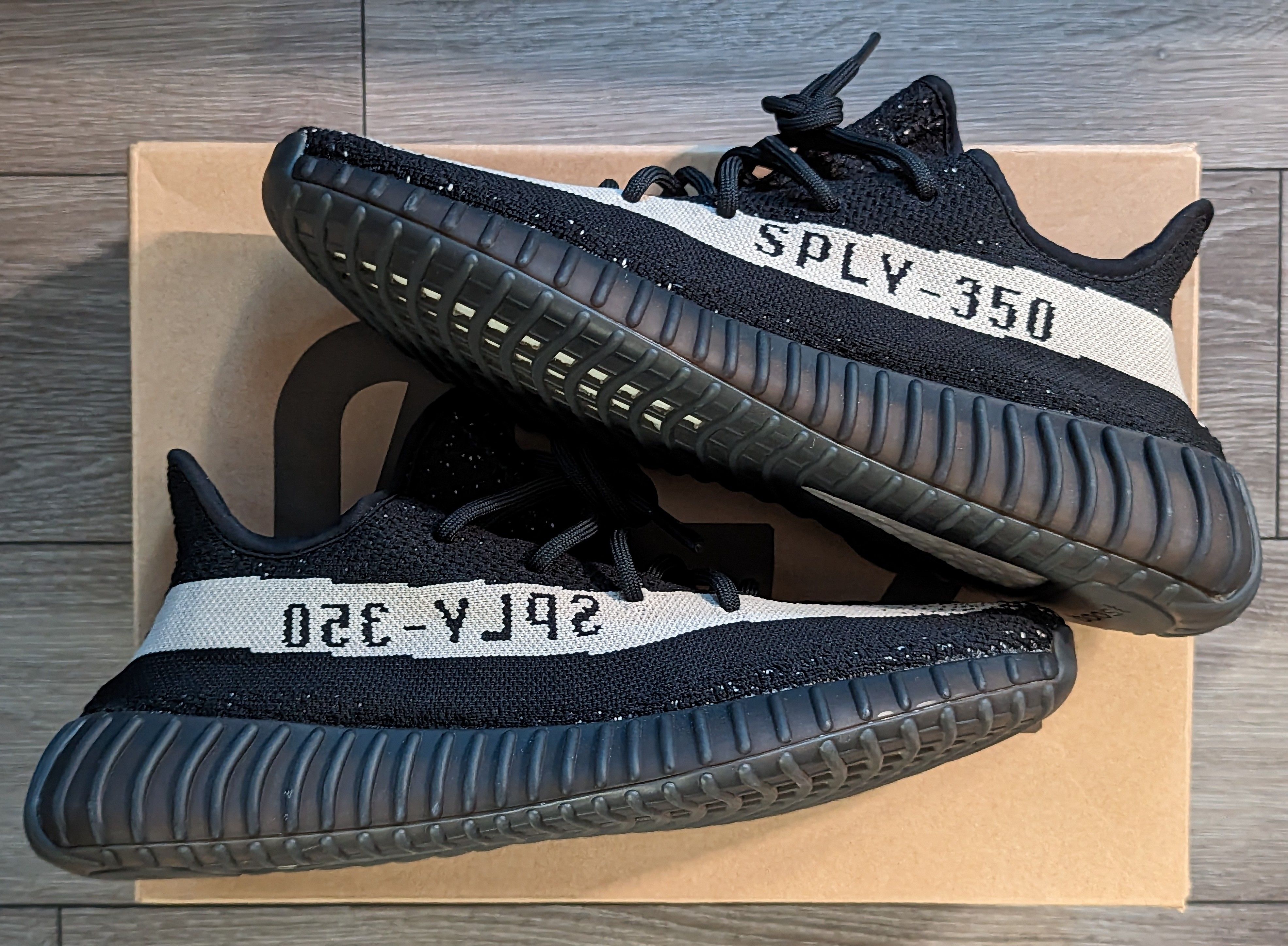 adidas YEEZY Boost 350 V2 "Oreo"