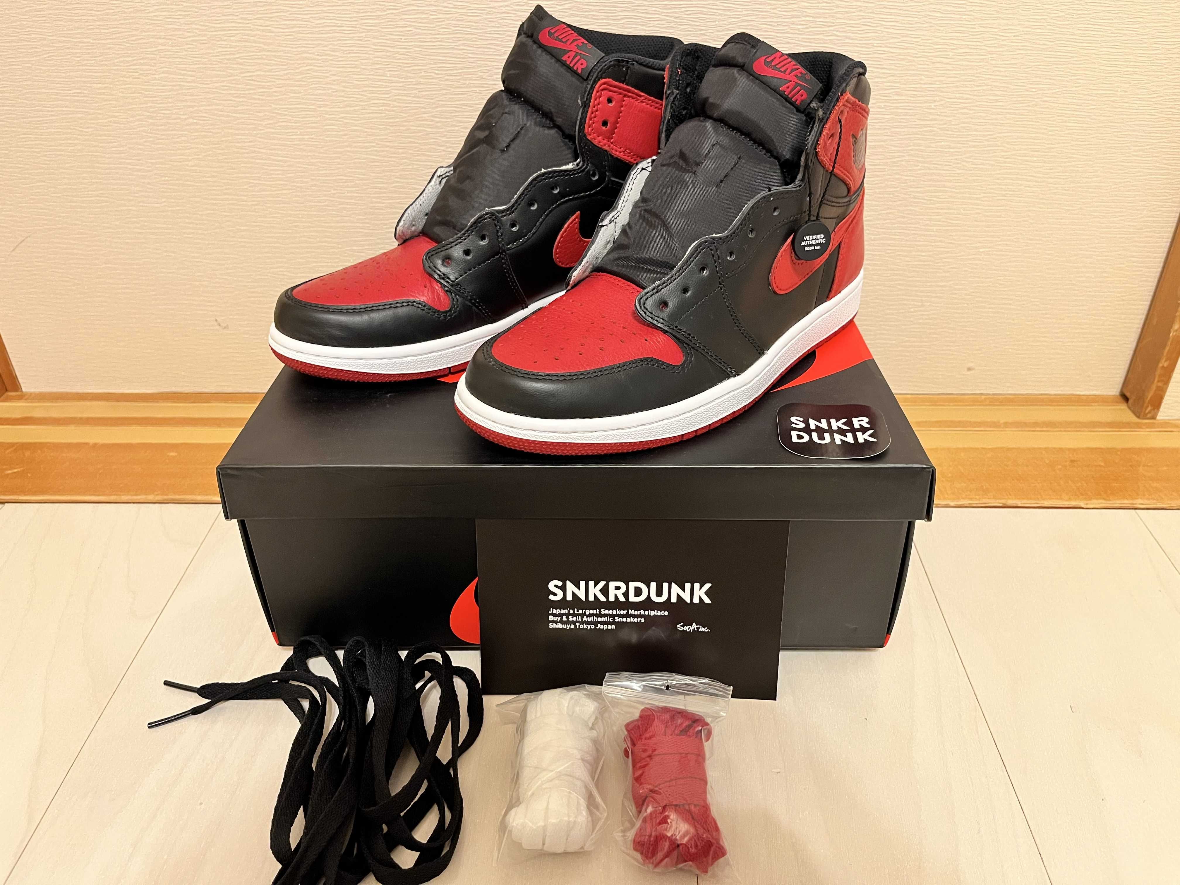 Nike Air Jordan 1 Retro High OG "Bred/Banned" (2016)