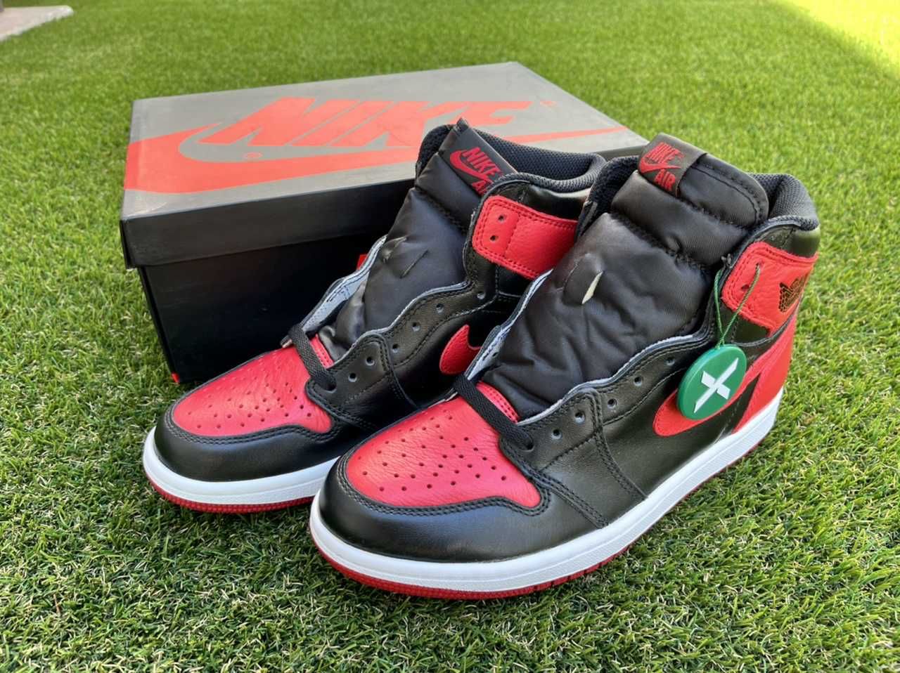 Nike Air Jordan 1 Retro High OG "Bred/Banned" (2016)