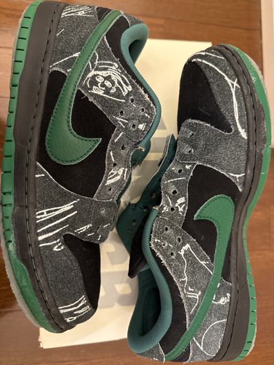 There Skateboards × Nike SB Dunk Low Pro "Anthracite and Gorge Green"