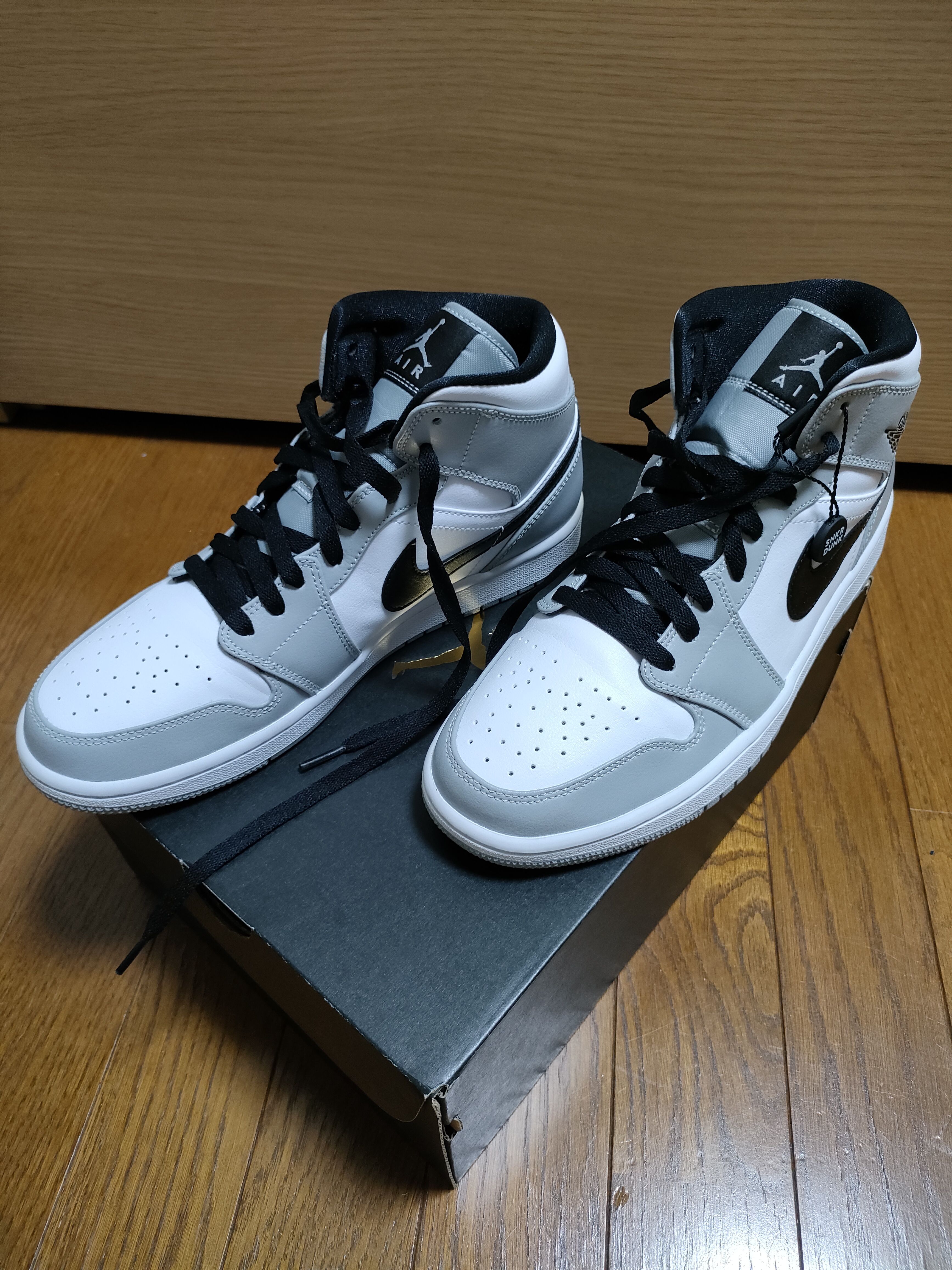 Nike Air Jordan 1 Mid "Light Smoke Grey/White/Black"