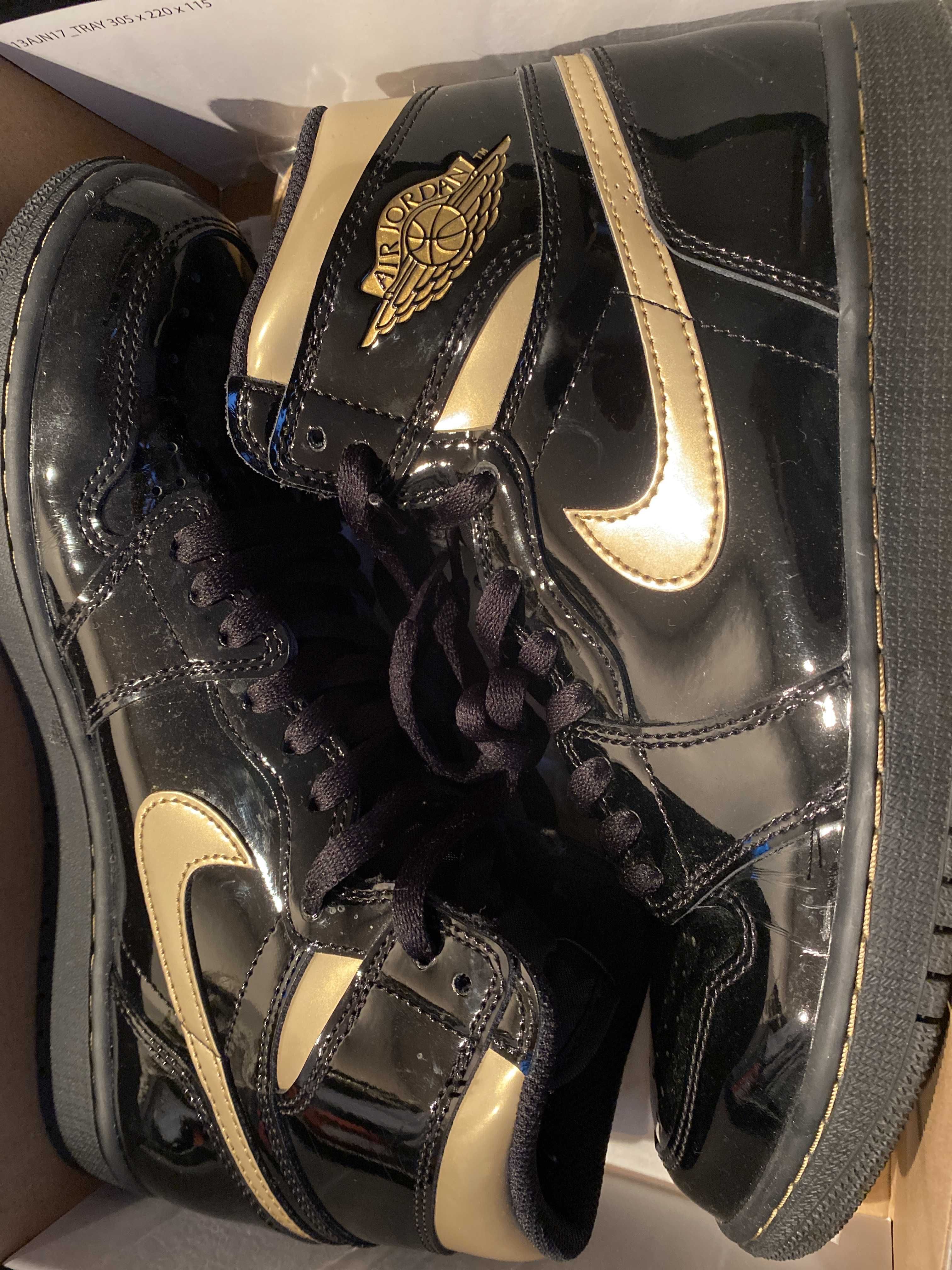 Nike Air Jordan 1 High OG "Black-Metalic Gold"