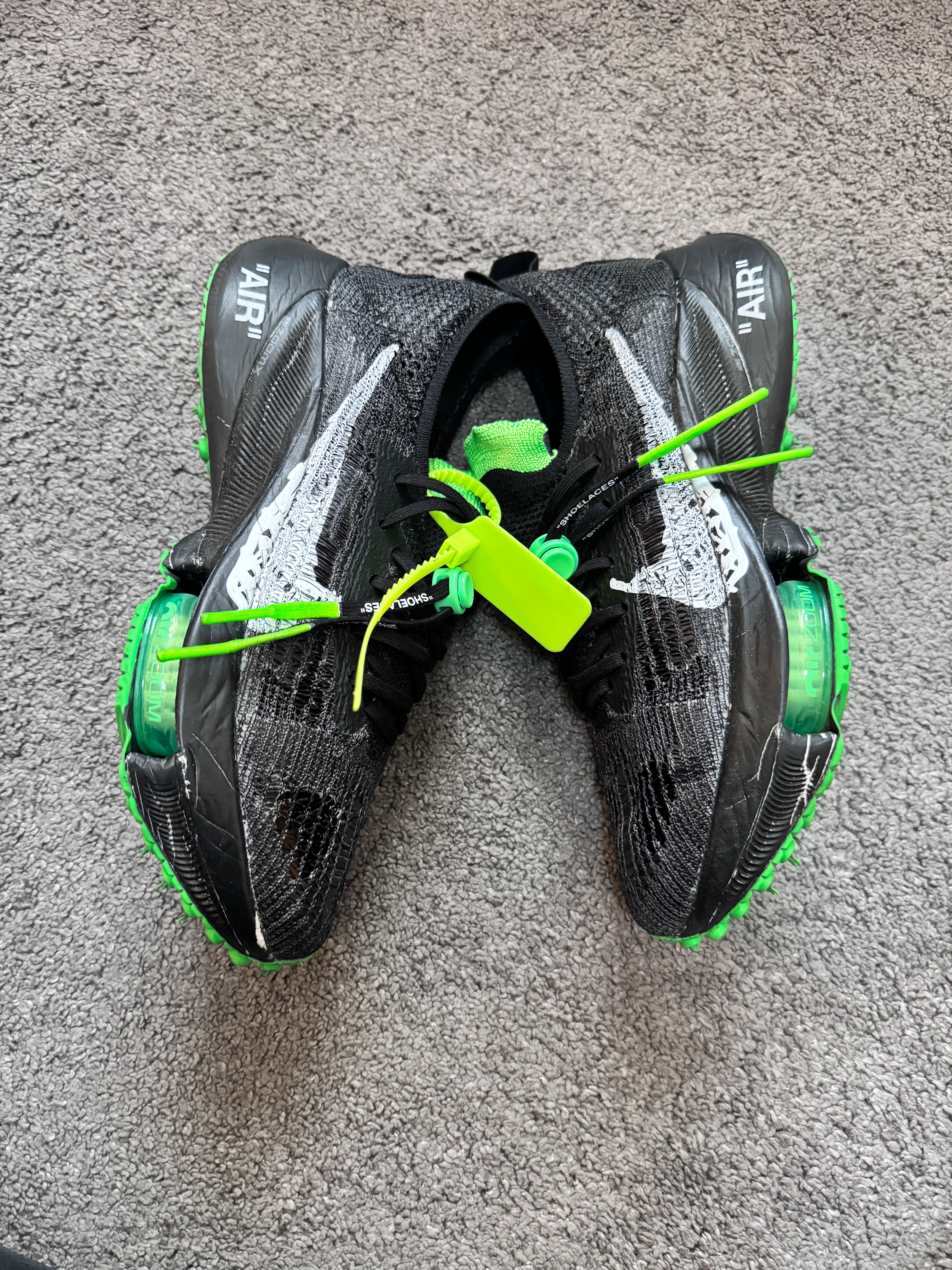 Off-White × Nike Air Zoom Tempo Next% Flyknit "Black"